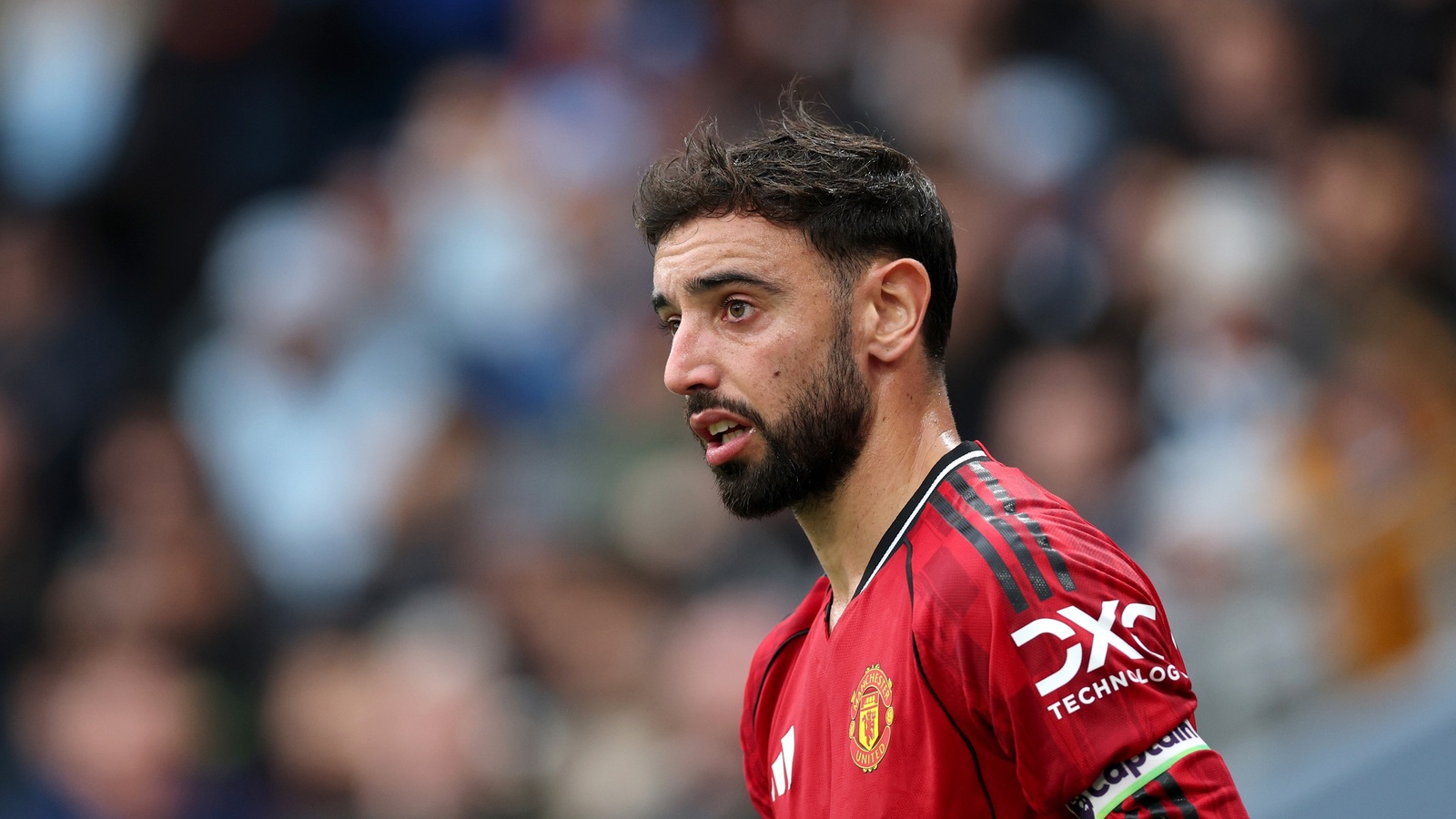 https://www.yardbarker.com/media/2/0/201e33e0da1eee3e9728b6542cf1fdbbc7bd879b/thumb_16x9/Bruno-Fernandes-Manchester-United-Man-City-Premier-League.jpg