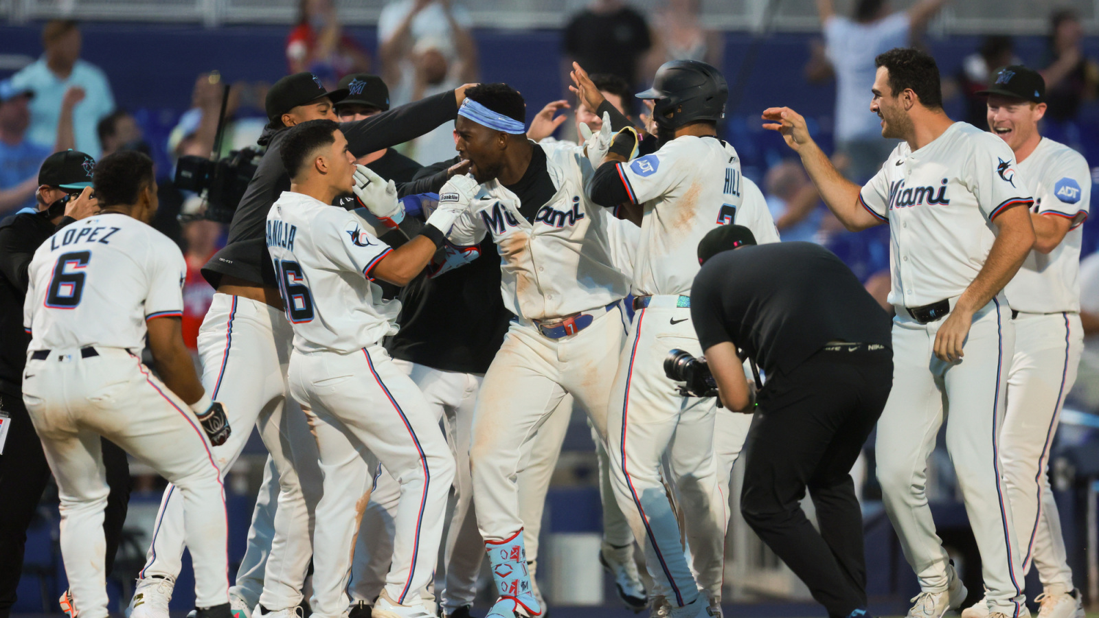 https://www.yardbarker.com/media/2/0/2083907a8999b9e5bacb889fac9bef90961c5e21/thumb_16x9/watch-marlins-walk-off-cubs-stunning-fashion.jpg?v=1