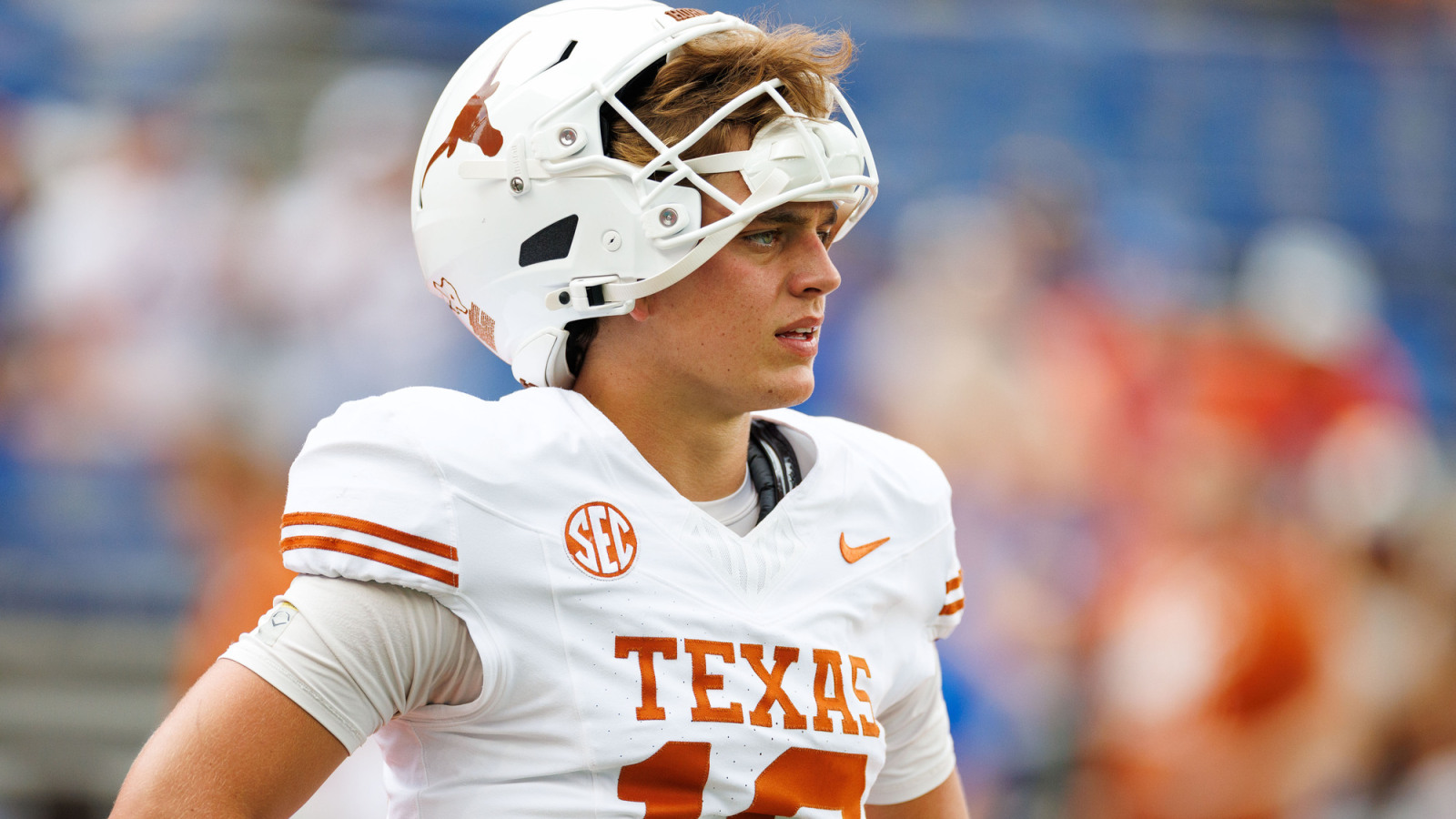 https://www.yardbarker.com/media/2/0/2086268160eb9bc1eeabf13b51cea44fc2534e9b/thumb_16x9/texas-another-option-besides-struggling-qb-arch.jpg?v=1