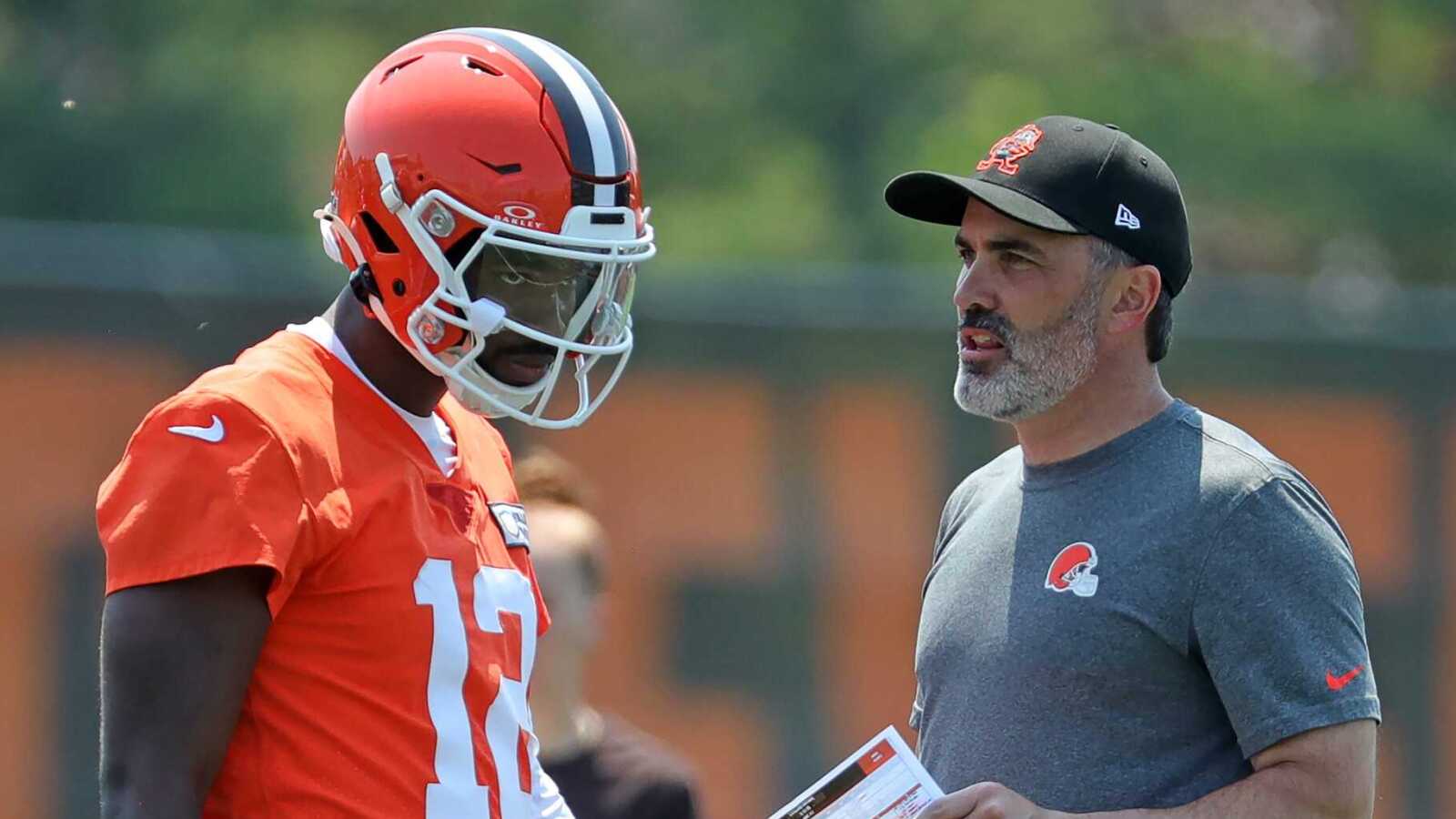 https://www.yardbarker.com/media/2/0/20a73ae0f97efc6d8746fd045d86865469fcf1d2/thumb_16x9/browns-hc-shedeur-sanders-clear-air-on.jpg?v=1