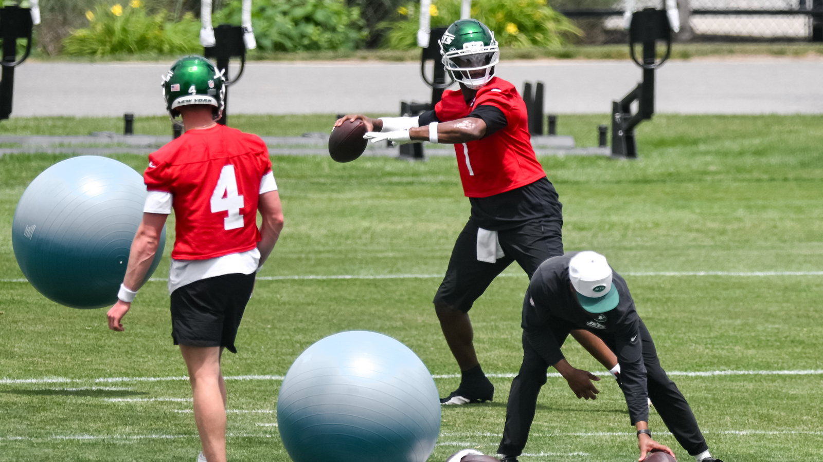 Quarterback Geno Smith's legal situation adds an extra layer to Titans vs Jets Week 1 NFL opener