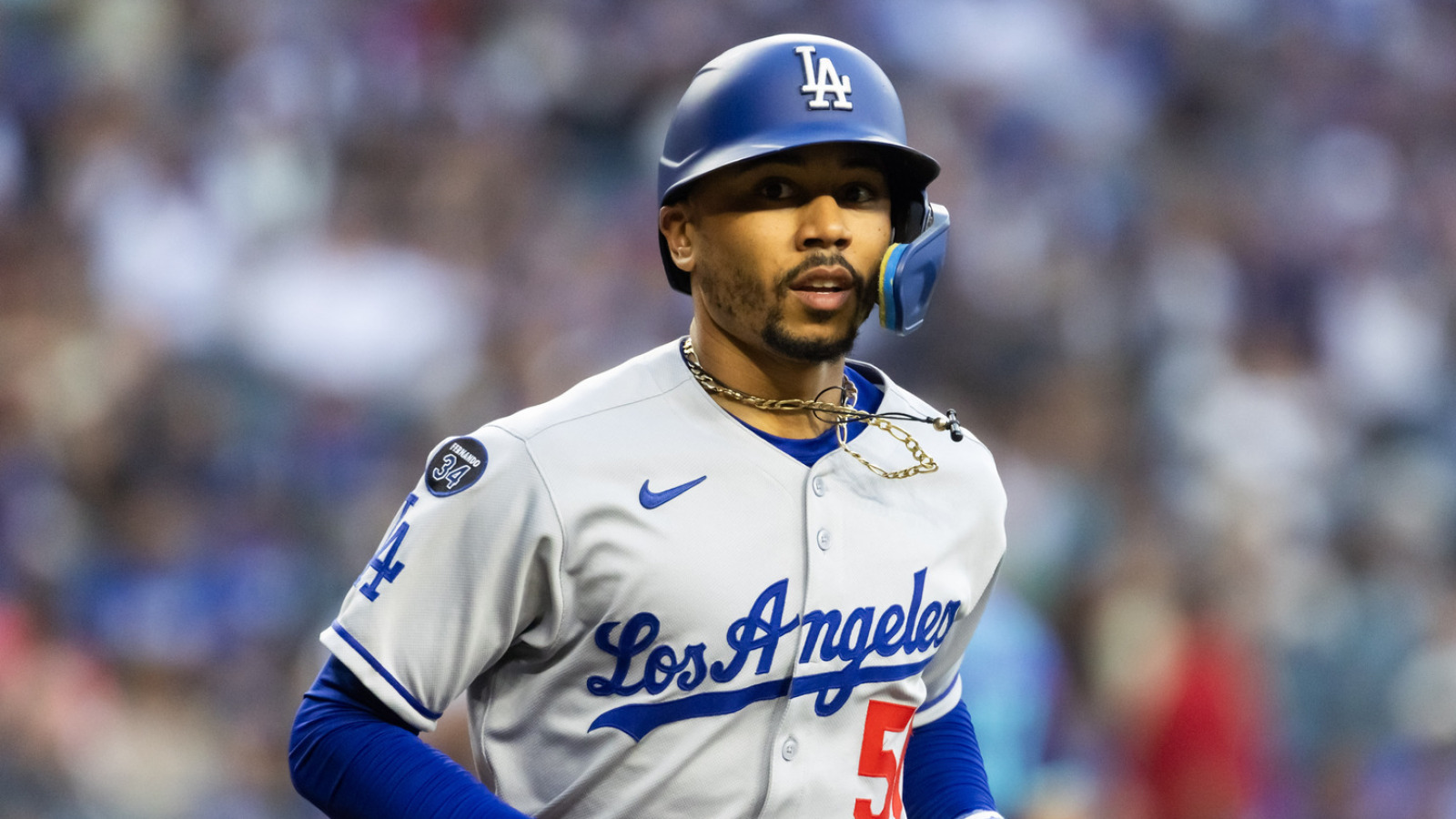 https://www.yardbarker.com/media/2/0/20d01662fb8edb1ed5752d420a4b951f73f1b047/thumb_16x9/freddie-freeman-mookie-betts-lead-during-dodgers.jpg?v=2