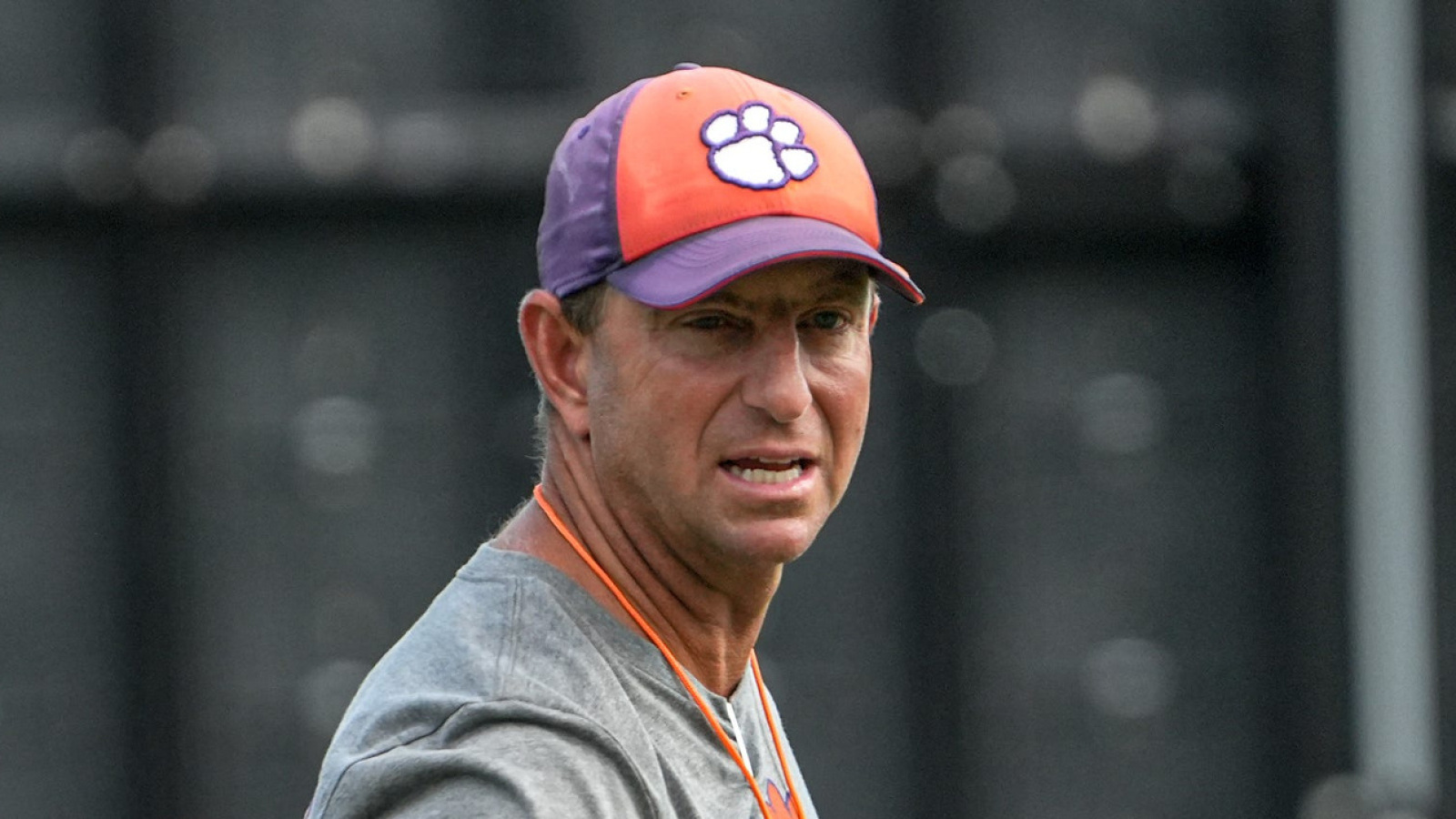 https://www.yardbarker.com/media/2/0/20dc0be7042979dc6f0f36456607719018d9deff/thumb_16x9/bunch-nobodies-dabo-swinneys-blunt-message.jpg?v=1