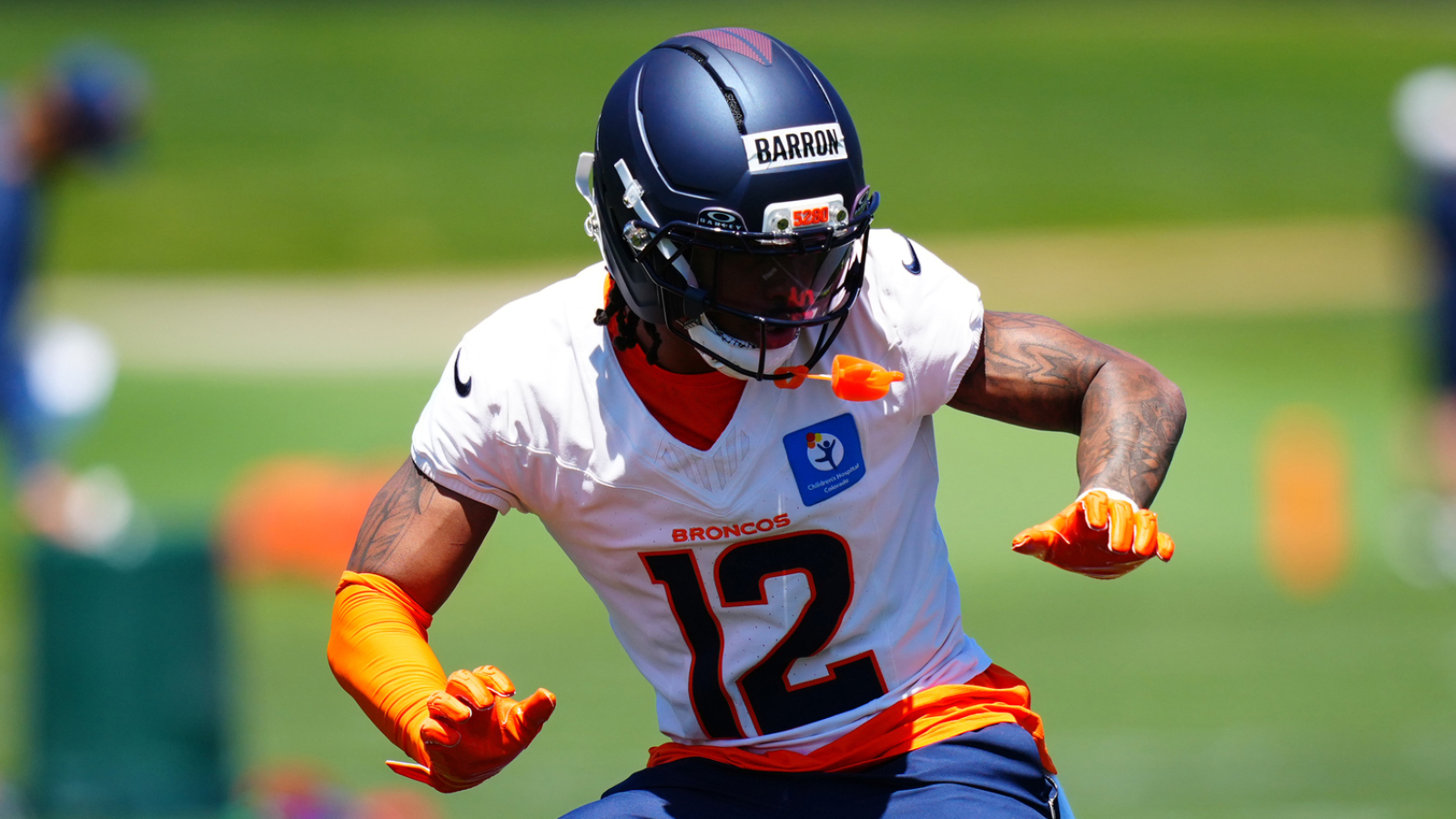 https://www.yardbarker.com/media/2/1/2108d8b36654a51af9d5d46c3abd3260a620bedc/thumb_16x9/broncos-first-round-draft-pick-finally-inks.jpg?v=1