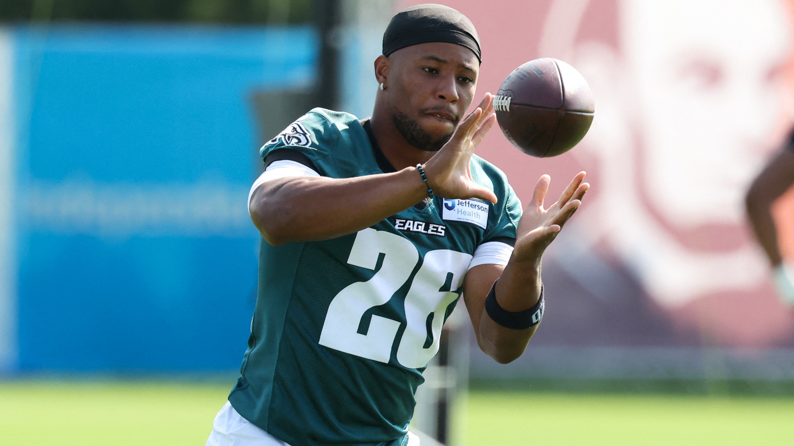 https://www.yardbarker.com/media/2/1/2122326ba66802b40dcc01ed43212ca1244f2f85/thumb_16x9/eagles-saquon-barkley-idea-limit-fights-joint.jpg
