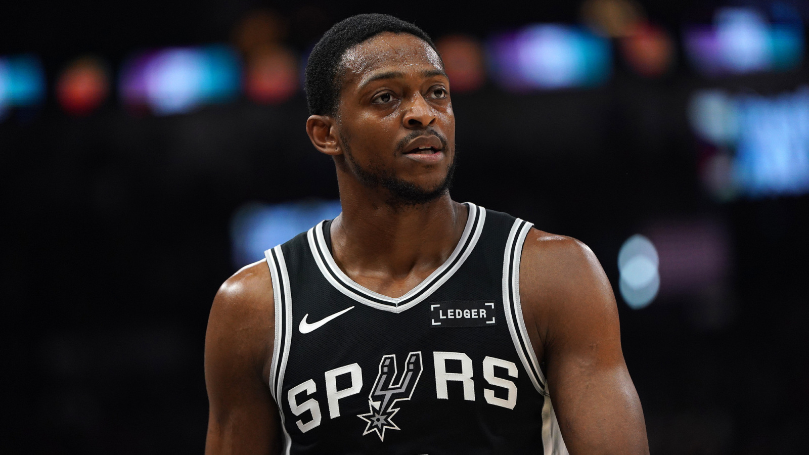 https://www.yardbarker.com/media/2/1/214acfcc7bcb6921303d8cb1dfb98dbc7c1b819a/thumb_16x9/fox-explains-baffling-decision-late-spurs-nba.jpg?v=1