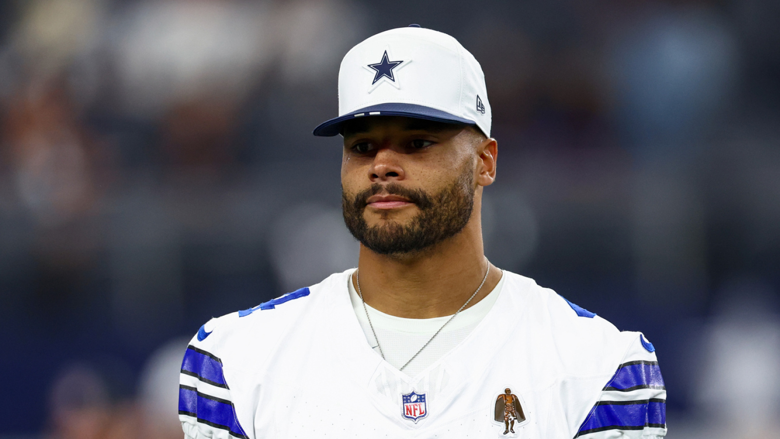 https://www.yardbarker.com/media/2/1/214ba7dd31a5077f4b9336e42e09d38e0dd89615/thumb_16x9/cowboys-qb-prescott-reacts-blockbuster-parsons.jpg?v=1