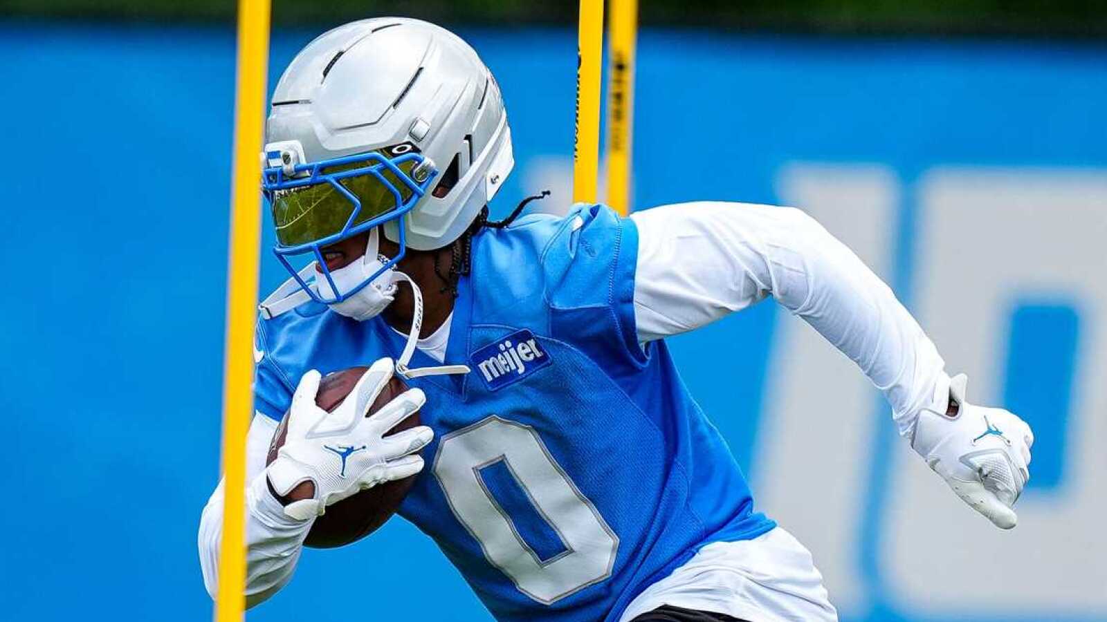 https://www.yardbarker.com/media/2/1/216d31c2d7bf14bc890ac3e18786a2841bbc9d1c/thumb_16x9/lions-gibbs-breaks-silence-on-hold-fans-his.jpg?v=1