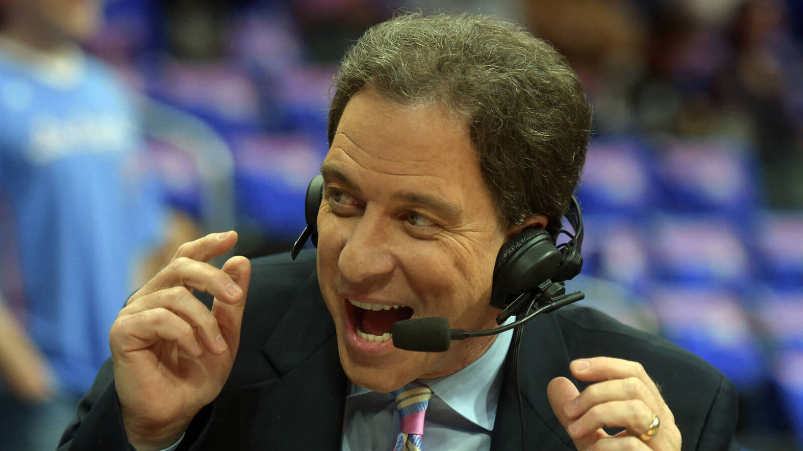 Kevin Harlan gives fan on field Super Bowl play-by-play call during 49ers-Rams  game – The Denver Post