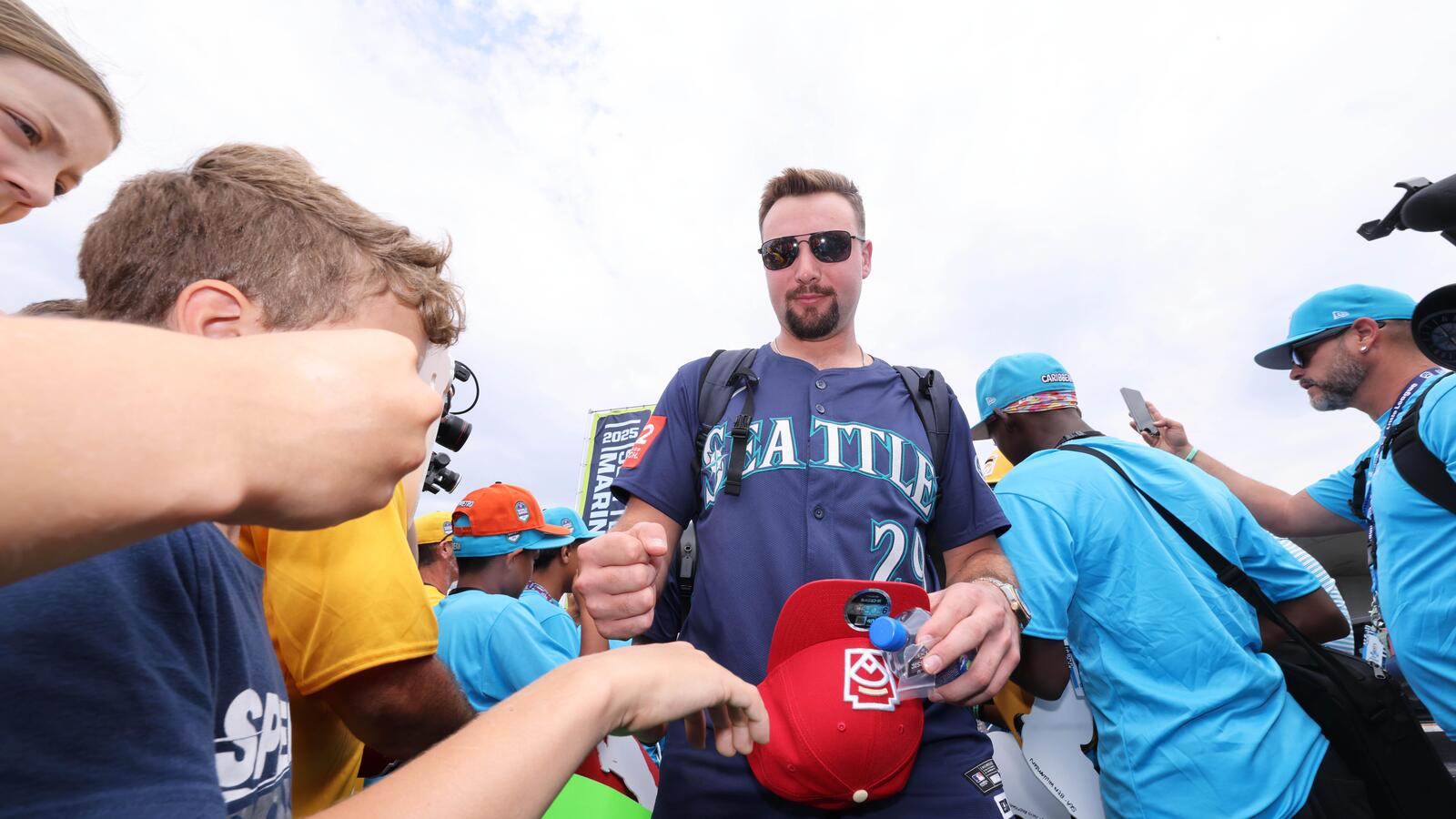 Cal Raleigh autographs wild item for fan at Little League World Series ...