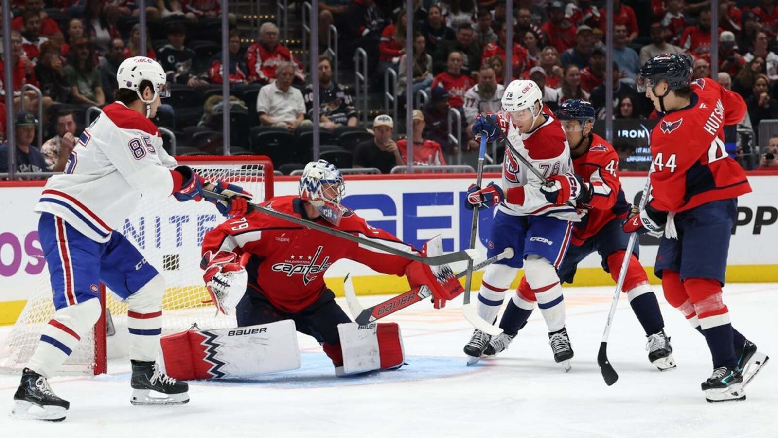 Alex Tuch scores twice as Capitals bounce back to defeat Canadiens