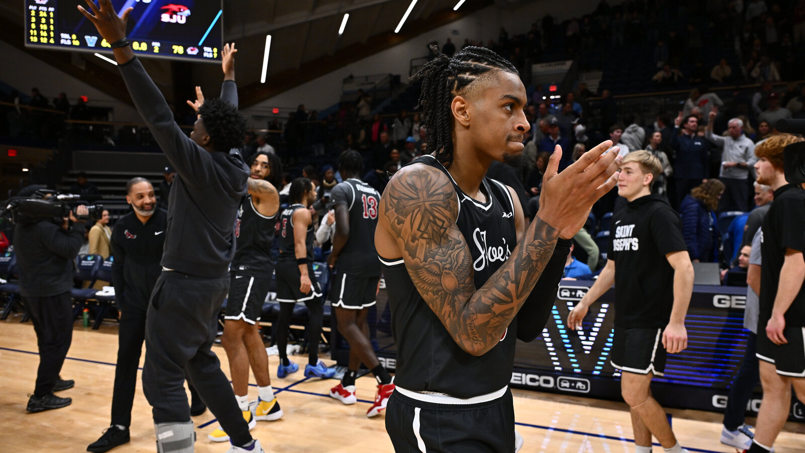 https://www.yardbarker.com/media/2/2/2290daecfdf9a01a578820e5433a966d5385b055/thumb_16x9/nov-29-2023-villanova-pennsylvania-usa-saint.jpg