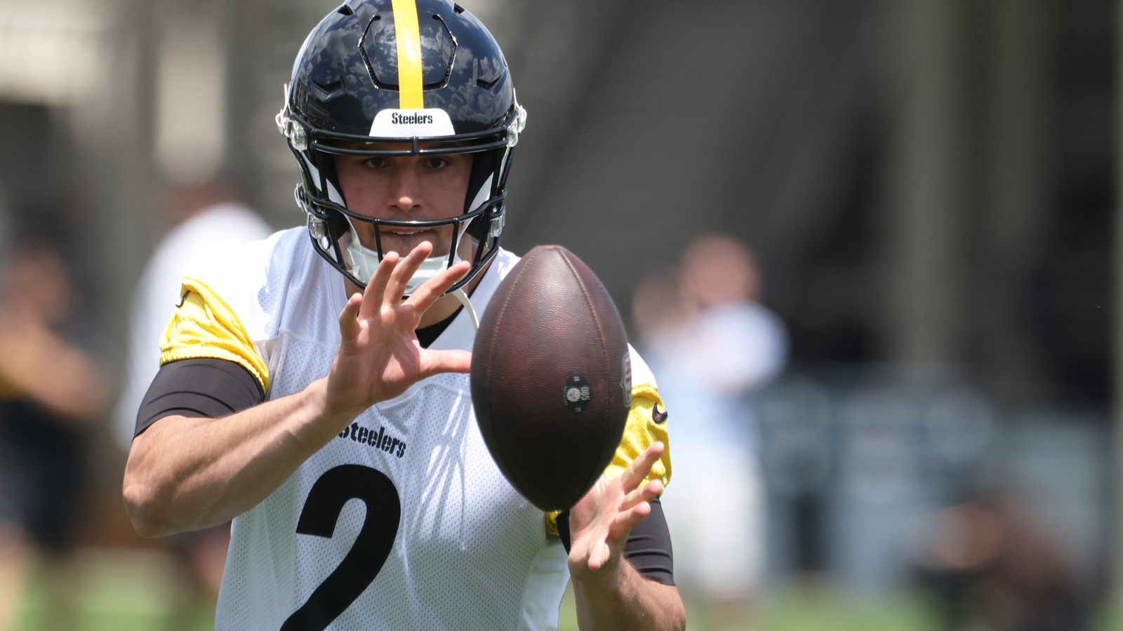https://www.yardbarker.com/media/2/2/229d4fd7e47206460293eeeb4d85840e048d3aac/thumb_16x9/28-2026-pittsburgh-pa-usa-pittsburgh-steelers.jpg?v=1