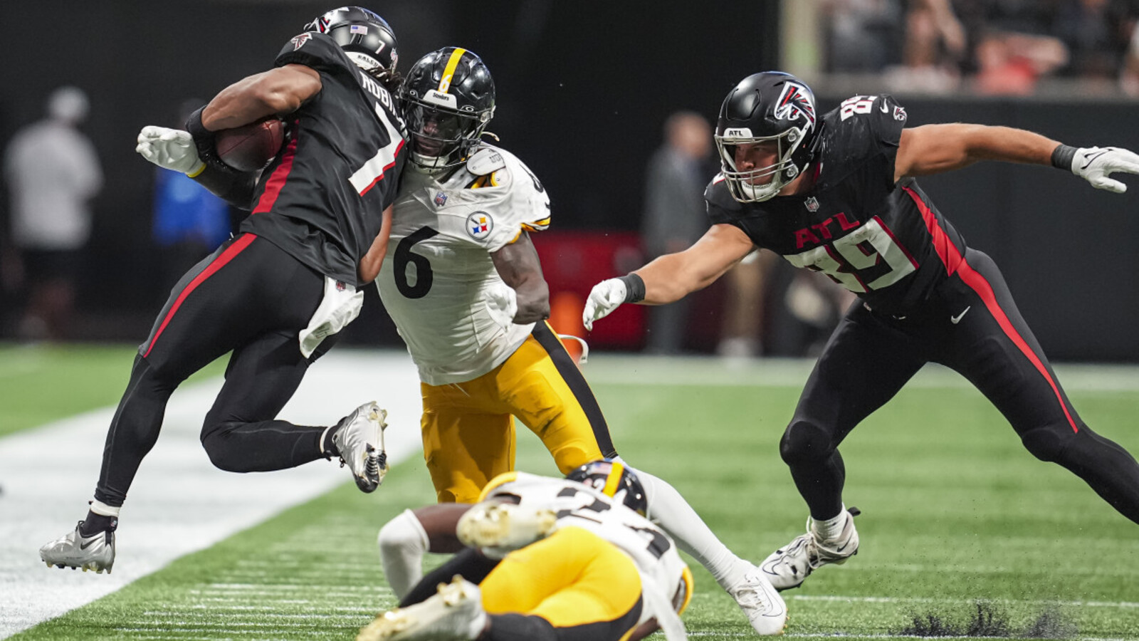 Steelers' prize free agent dodges a bullet on final injury report of