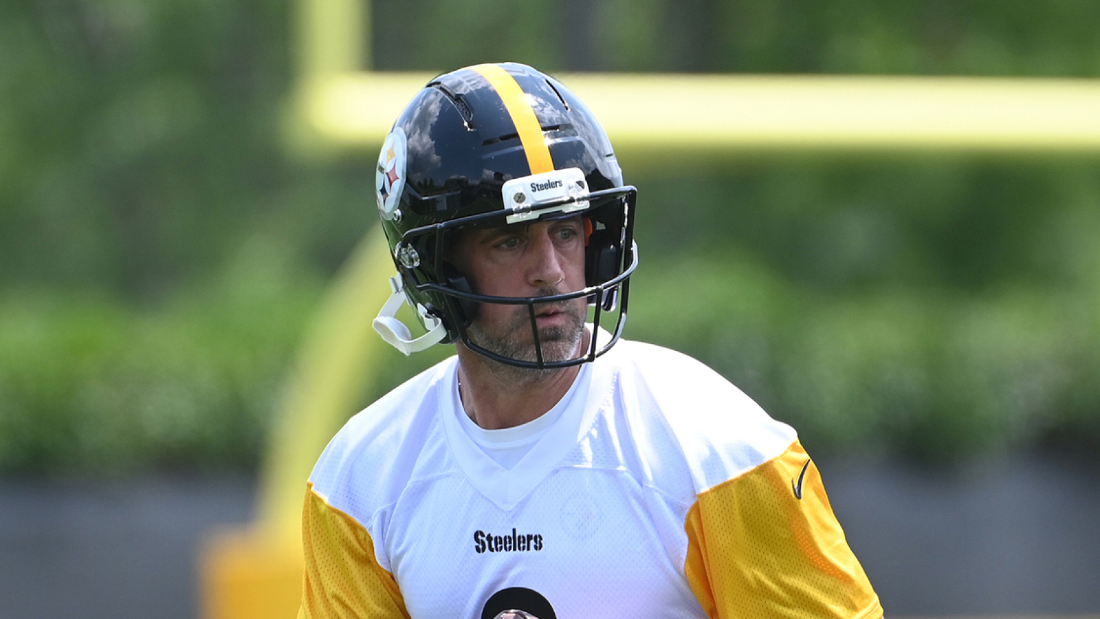 https://www.yardbarker.com/media/2/2/22d978faaf38f0507a6ea70bf011a31307d14084/thumb_16x9/reporter-warns-steelers-fans-aaron-rodgers-agenda.jpg?v=1
