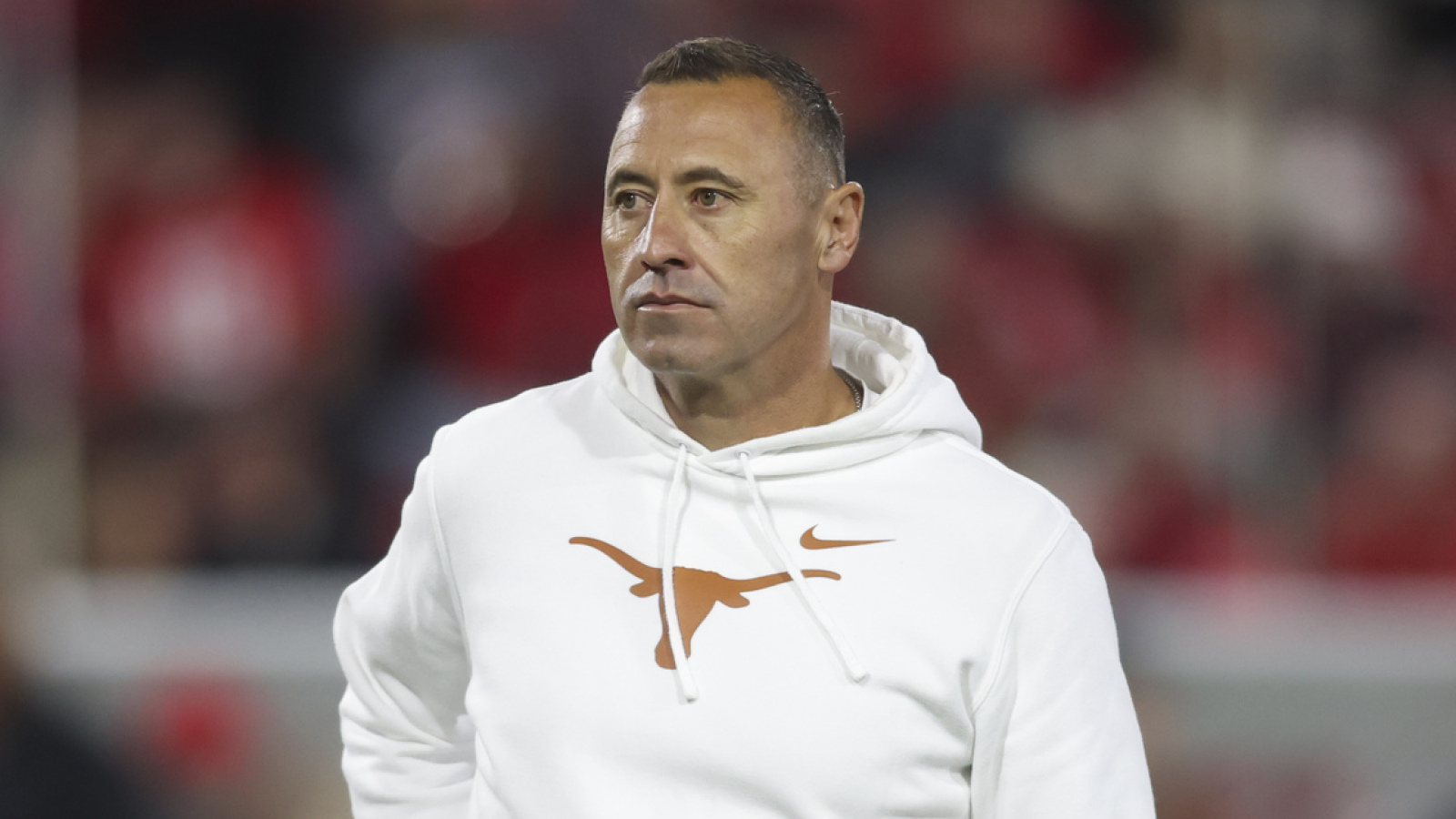 Steve Sarkisian takes clear swipe at Desmond Howard while reaffirming commitment to Texas