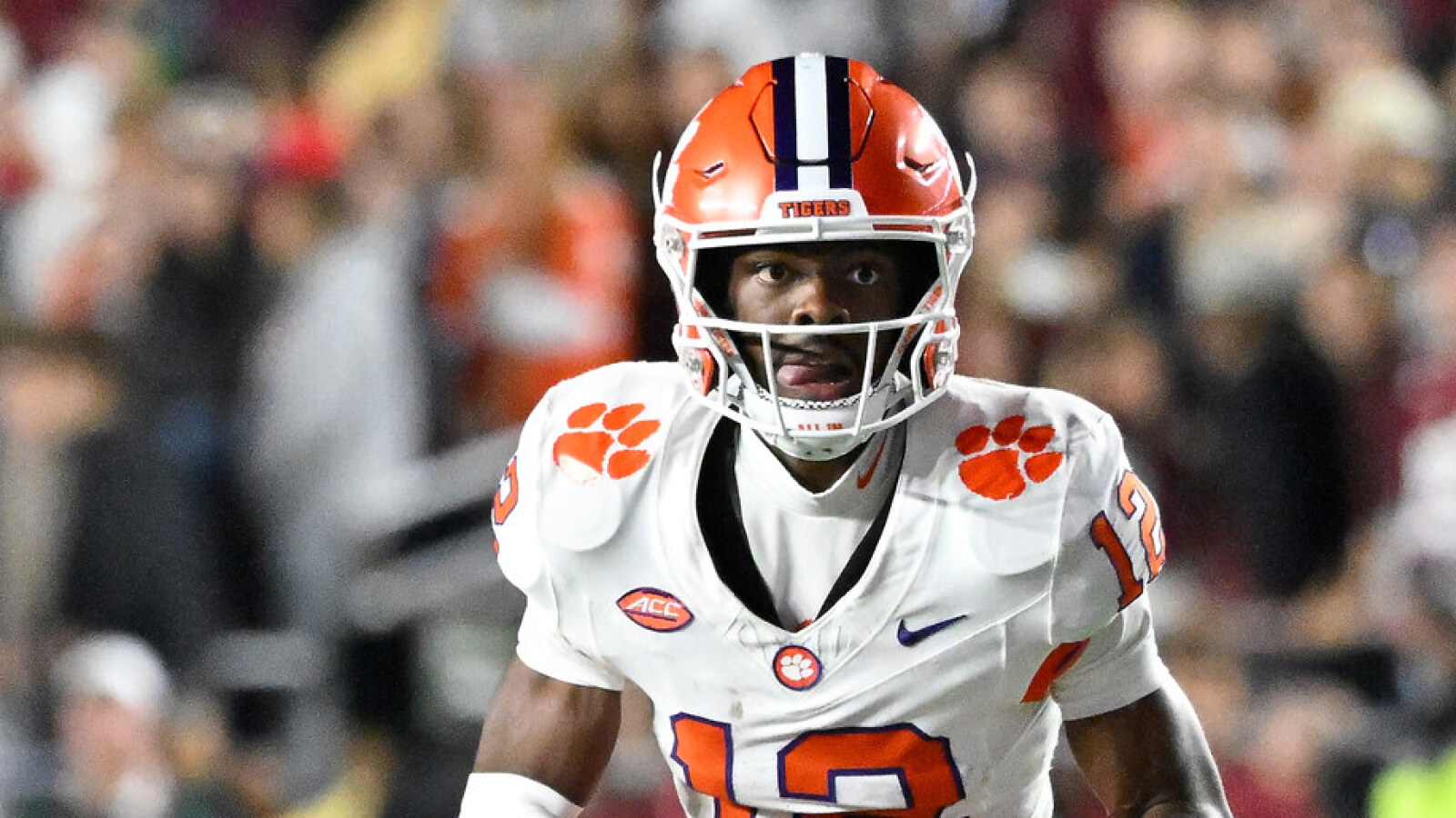 https://www.yardbarker.com/media/2/2/22ffa40d01708daa507848ed43d9208a38dfe8ba/thumb_16x9/injury-top-weapon-makes-life-even-harder-clemson.jpg?v=1