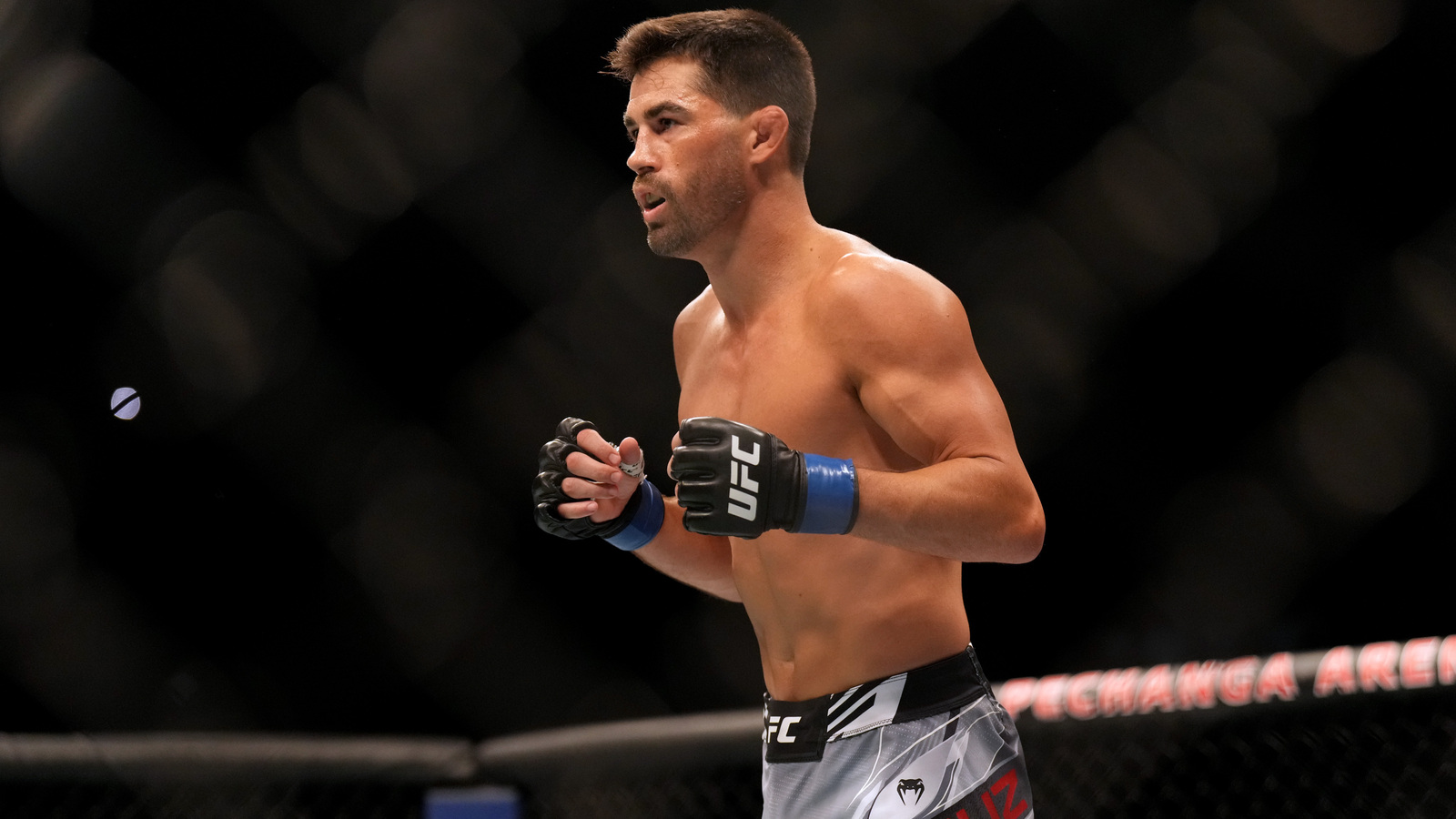 Former two-time UFC champion announces retirement | Yardbarker