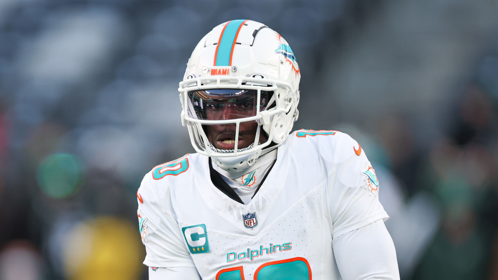 https://www.yardbarker.com/media/2/3/2365a6c91e503b940f971d5dbbeeade1720a8409/thumb_16x9/tyreek-hill-vows-better-as-leader.jpg?v=1