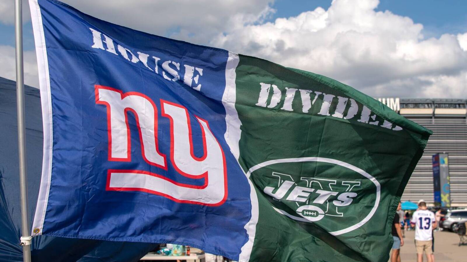 Fans demand name change in lawsuit against Giants, Jets
