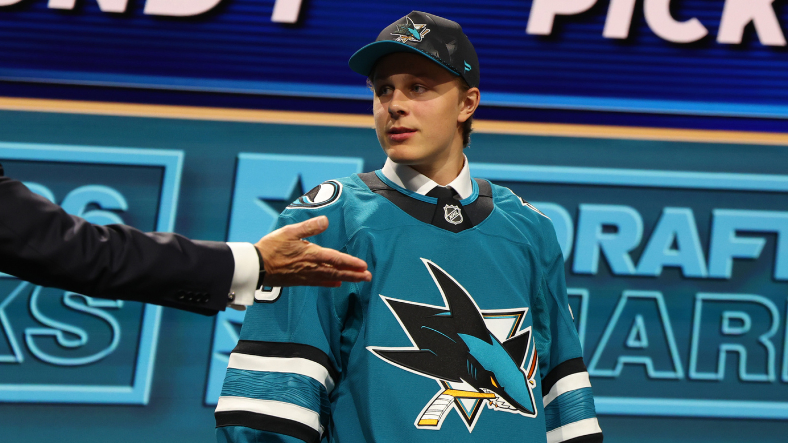 https://www.yardbarker.com/media/2/3/23f9e4c1f14e23819febee2ce8a5459dd041de81/thumb_16x9/winners-losers-first-round-2026-nhl-draft.jpg?v=1