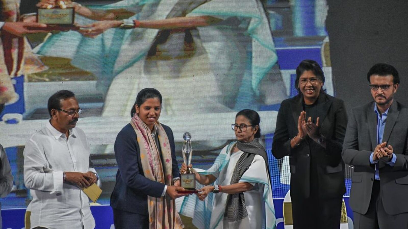 Richa Ghosh gets INR 34 lakh cash, gold chain, gold-plated bat-ball, Banga Bhushan, and DSP job with West Bengal government