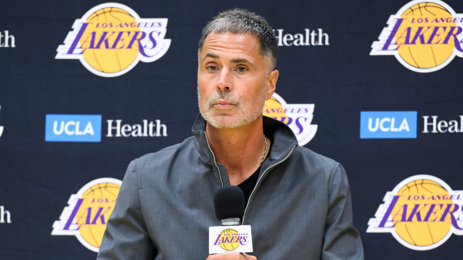 https://www.yardbarker.com/media/2/4/242f55d9468d4c154d79bfd31f02e01d103c7ee9/thumb_16x9/lakers-reportedly-targeting-top-knicks-free-agent.jpg?v=1