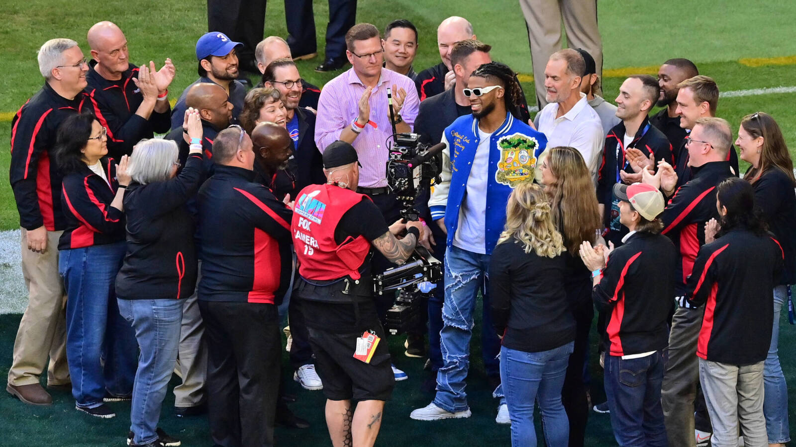 Hamlin, people that saved his life honored before Super Bowl - Vimarsana News