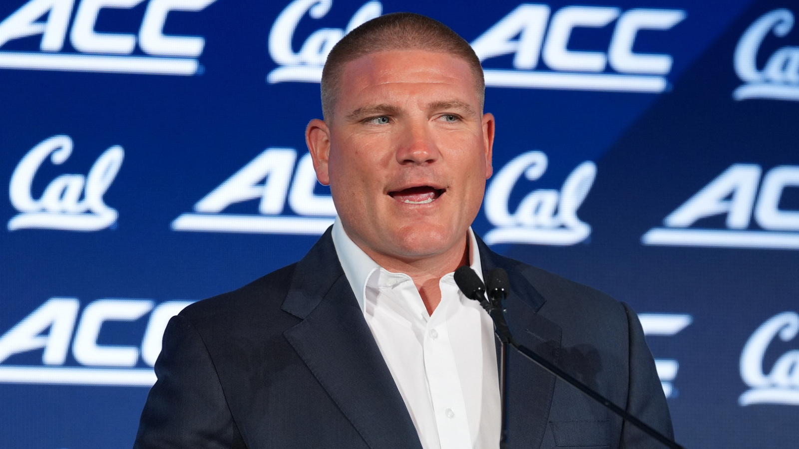 https://www.yardbarker.com/media/2/4/24b75ac505e02e2ffeb71be6cb35c2d8586304c7/thumb_16x9/tosh-lupois-recruiting-efforts-making-cal.jpg?v=1