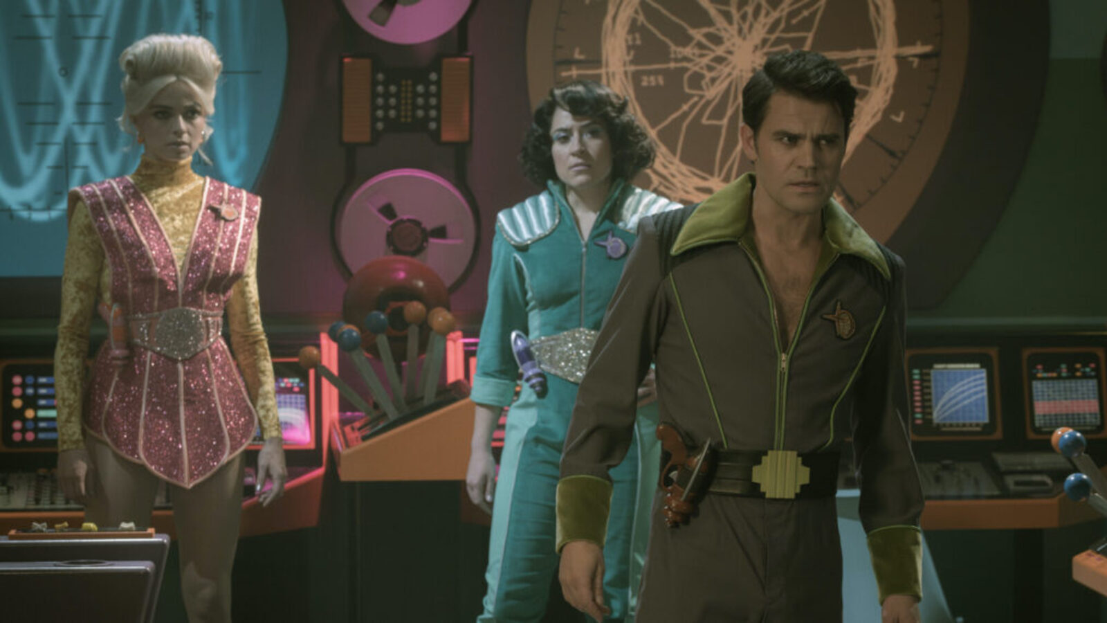 ‘Star Trek: Strange New Worlds’ Team Talks Very Meta Episode, That Kiss ...