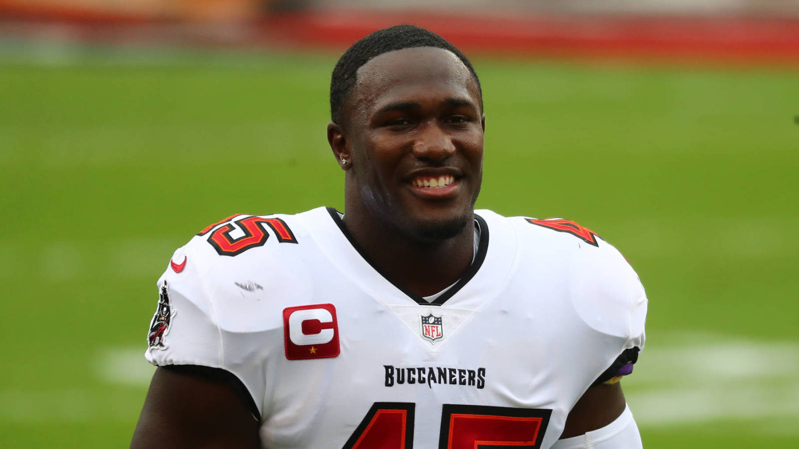 Devin White Tests Positive Shaq Barrett On Covid List Yardbarker