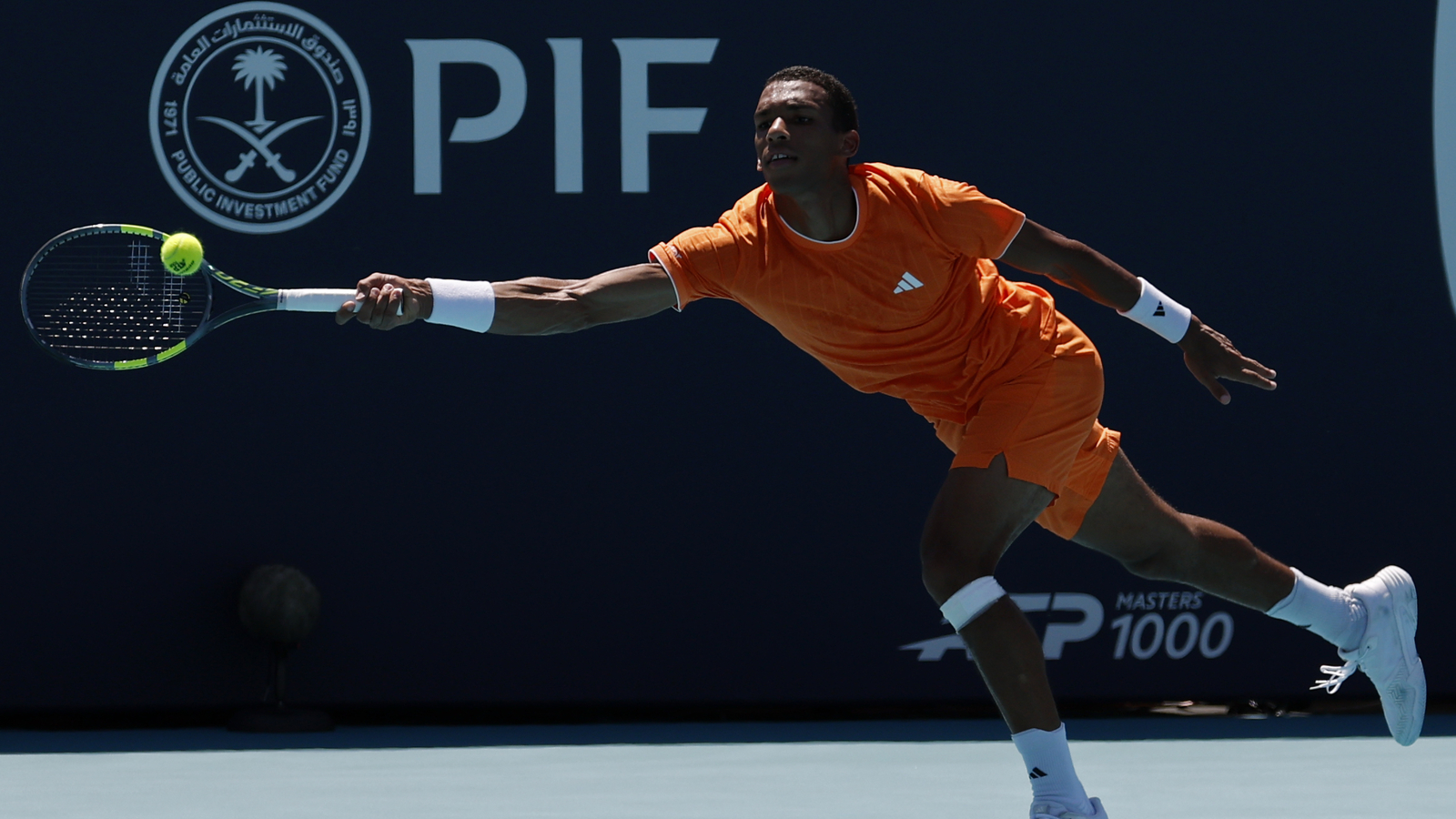 Triumphant on debut: Felix Auger-Aliassime commences clay swing with Ultimate Tennis Showdown title in Nimes against Casper Ruud