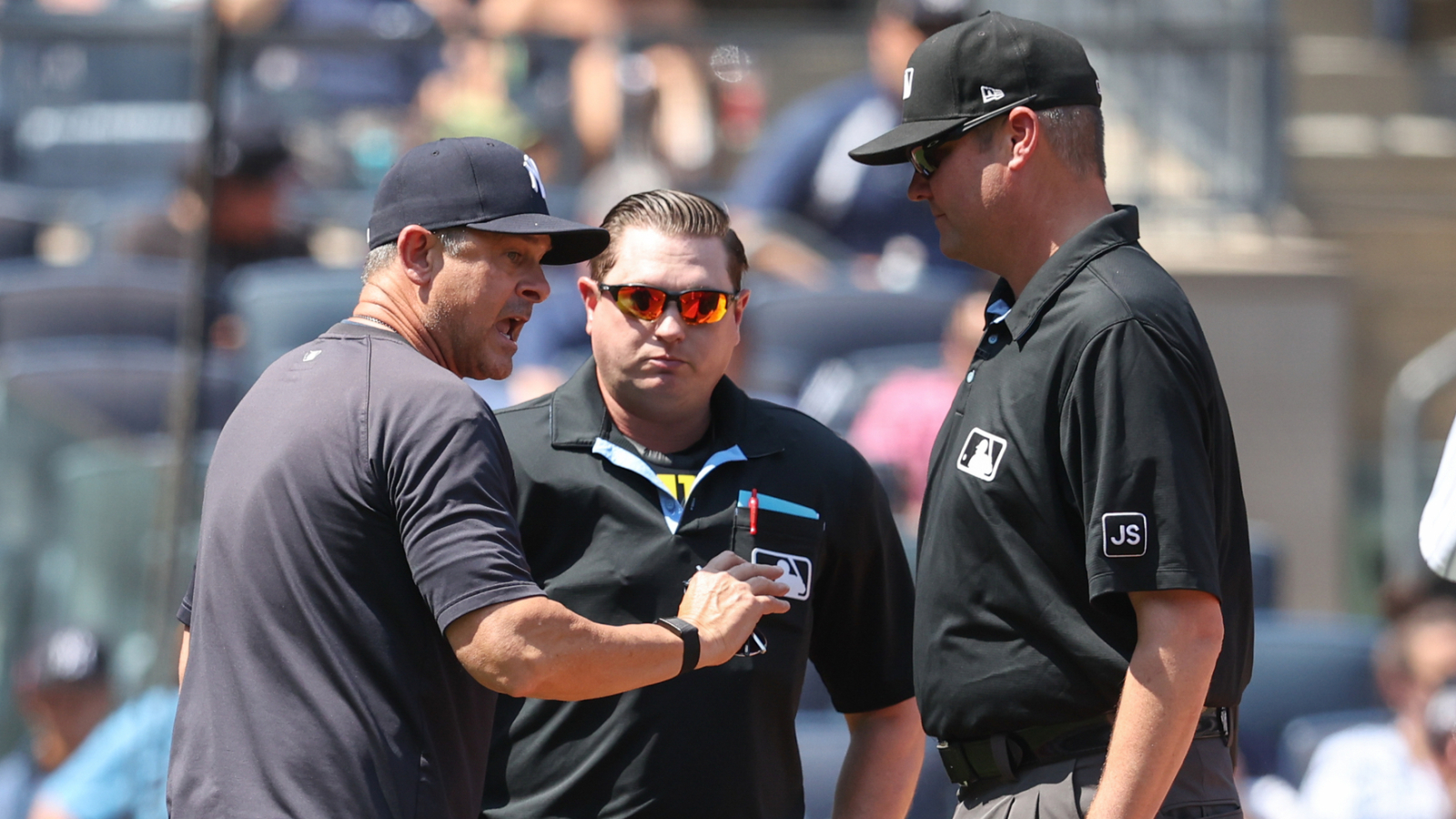 https://www.yardbarker.com/media/2/6/260fde89a66f94715c5e5cb5d2dae5b41950c26b/thumb_16x9/aaron-boones-ejection-vs-astros-good-look.jpg?v=1