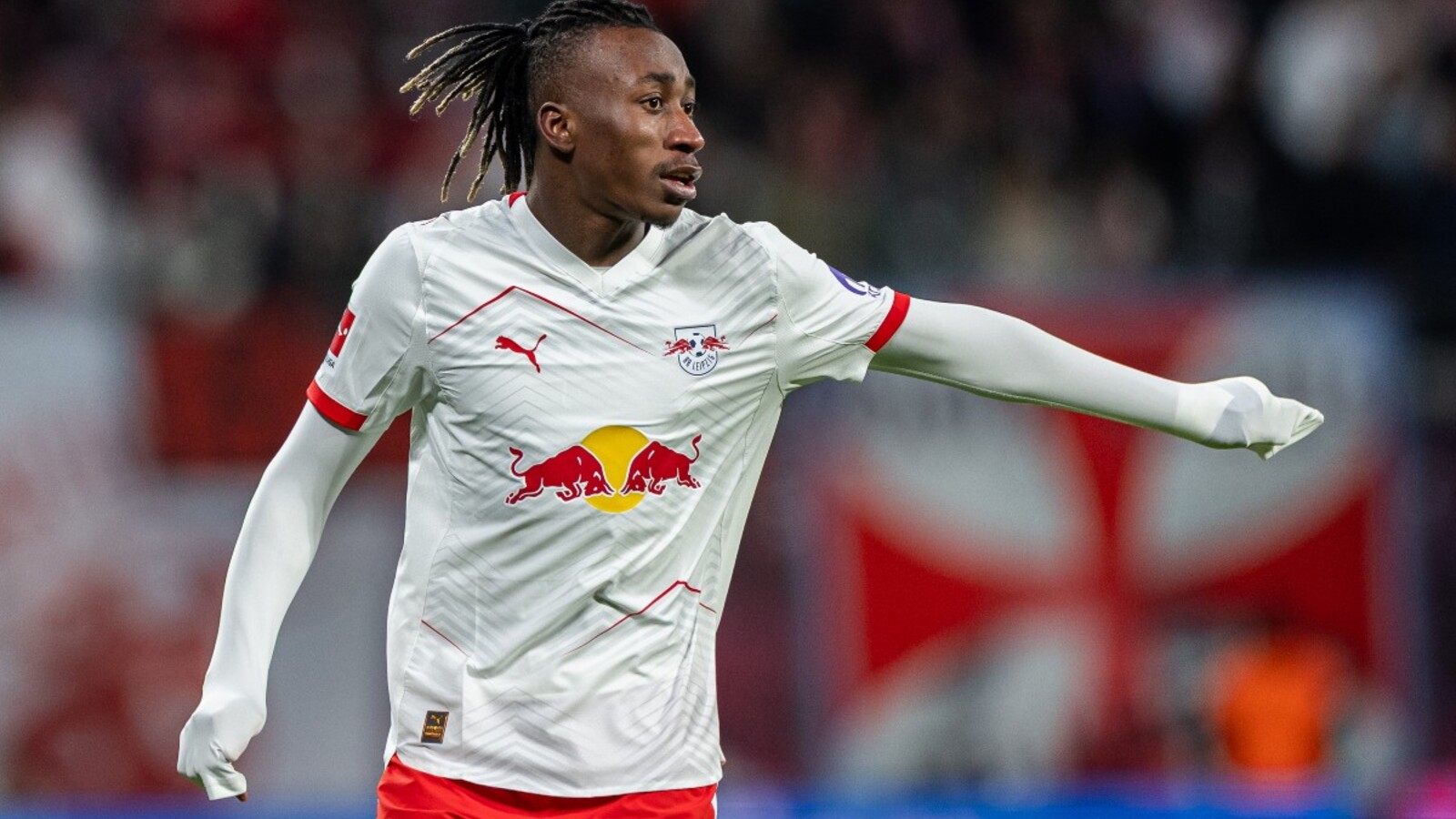 https://www.yardbarker.com/media/2/6/2614b8471402d42853dd6c9f18b5411366b1dcc0/thumb_16x9/RB-Leipzig-winger-Yan-Diomande-in-action.jpg