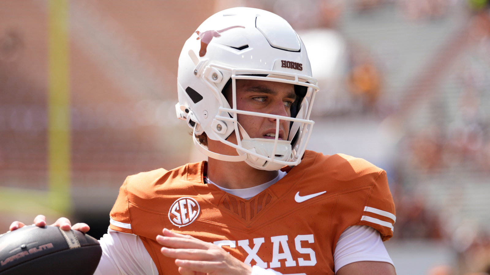 https://www.yardbarker.com/media/2/6/265fb3bbae5bdf7980af9fe43f17cd40a977b91a/thumb_16x9/sep-13-2025-austin-texas-usa-texas-longhorns.jpg?v=2