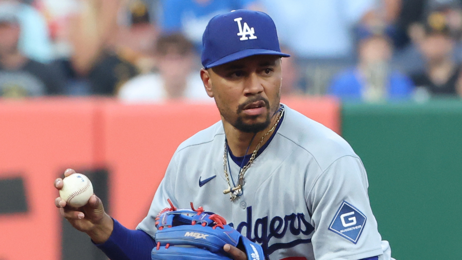 https://www.yardbarker.com/media/2/6/2686842addfa9c23e1b817ea1254bcd827ff0bd5/thumb_16x9/dodgers-mookie-betts-earning-star-votes-despite.jpg?v=1