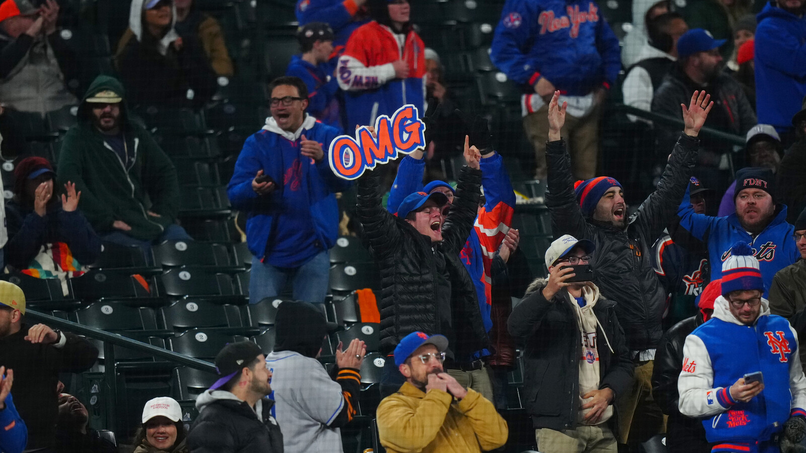 Mets fans bust out harsh two-word chant during team's awful six-error ...