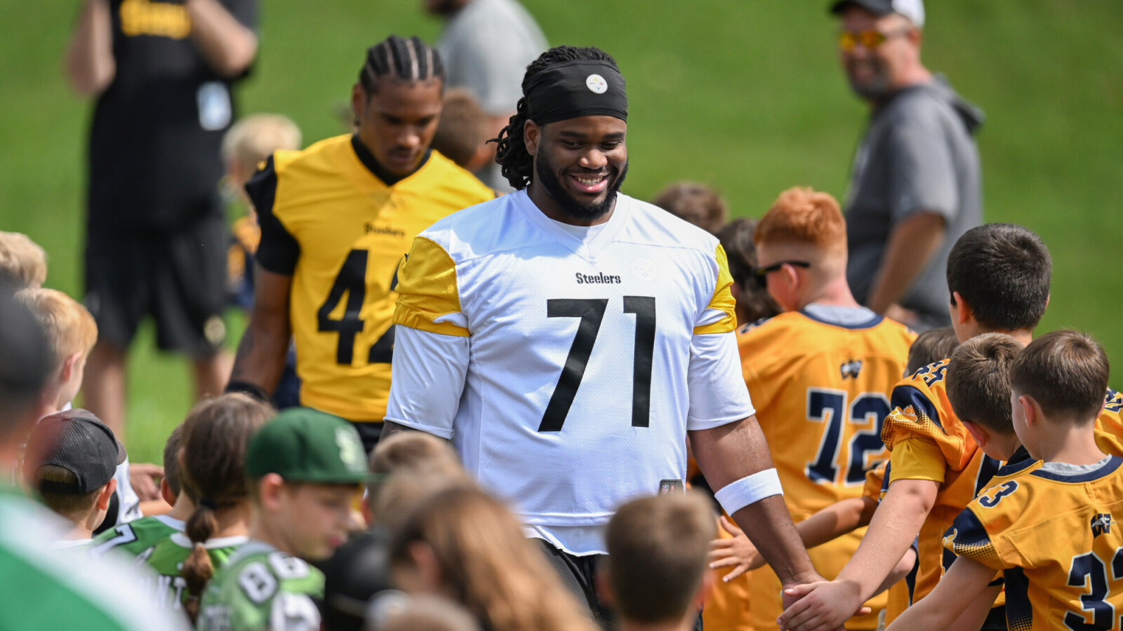 Steelers weighing Dylan Cook, Max Iheanachor at right tackle for Week 1