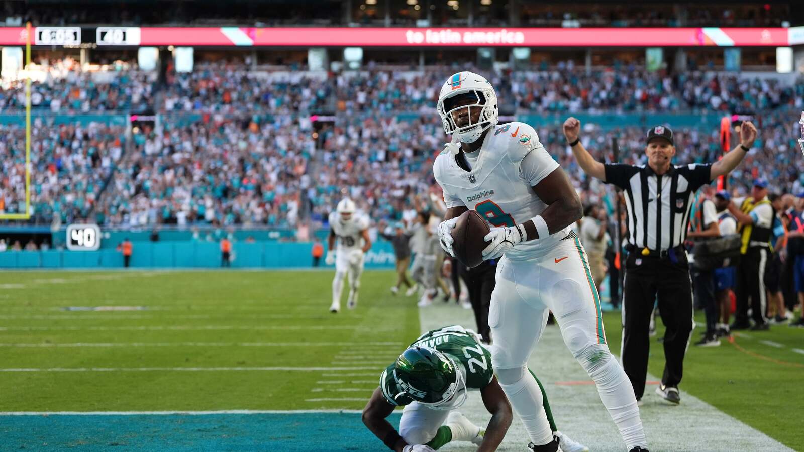 Jonnu Smith Expresses Interest in Returning to Miami Dolphins in 2026