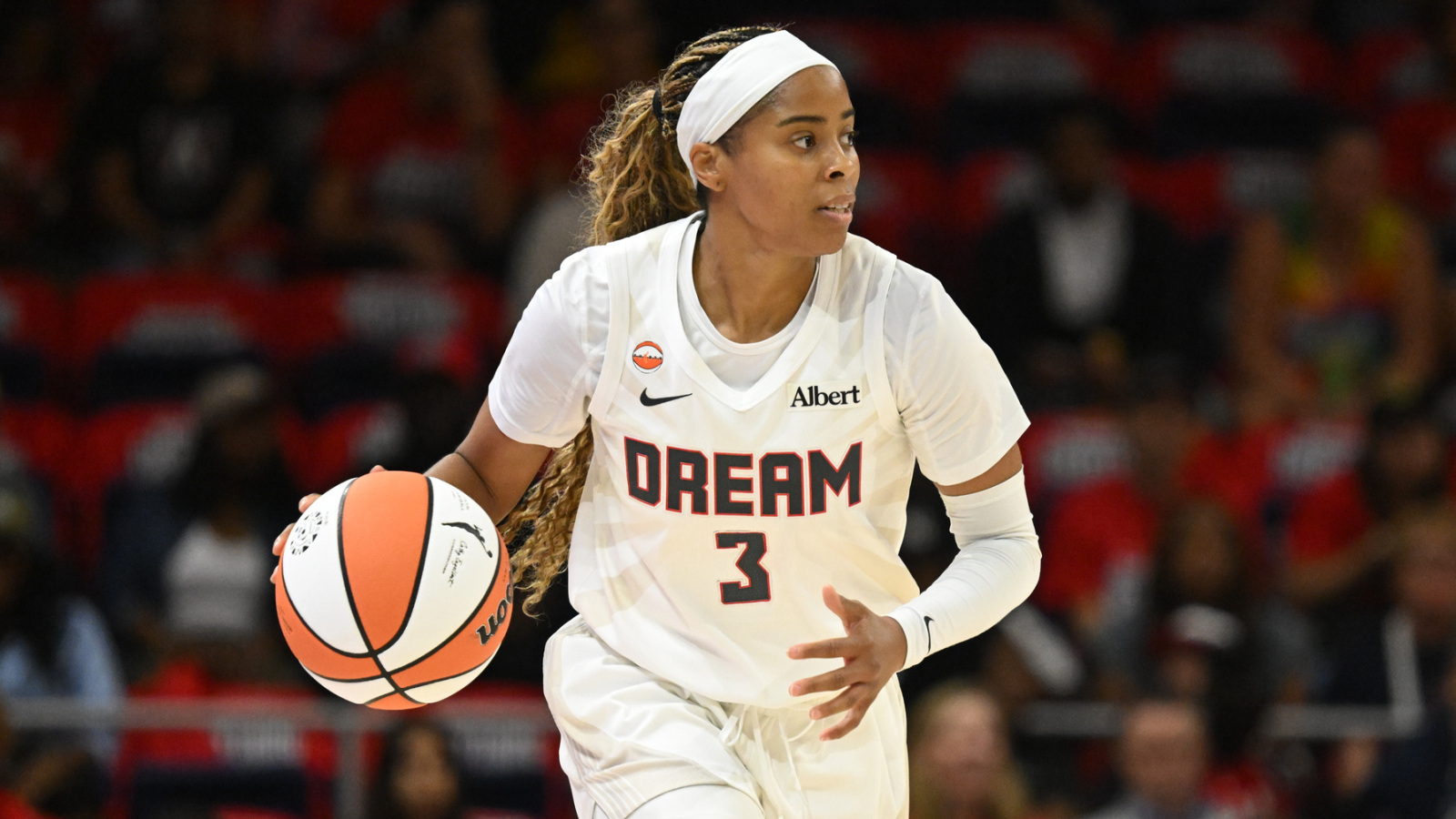 https://www.yardbarker.com/media/2/7/27053640e7c523e14da7e88828d316066891ee6b/thumb_16x9/wnba-takeaways-dream-stars-shine-valkyries-big.jpg?v=1