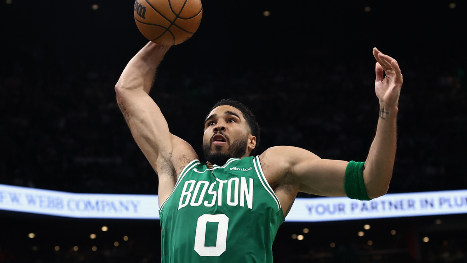 https://www.yardbarker.com/media/2/7/27422f0ba038c6dd3c74e9e3501194a0630d845d/thumb_16x9/jayson-tatum-shines-return-makes-celtics-even.jpg?v=1