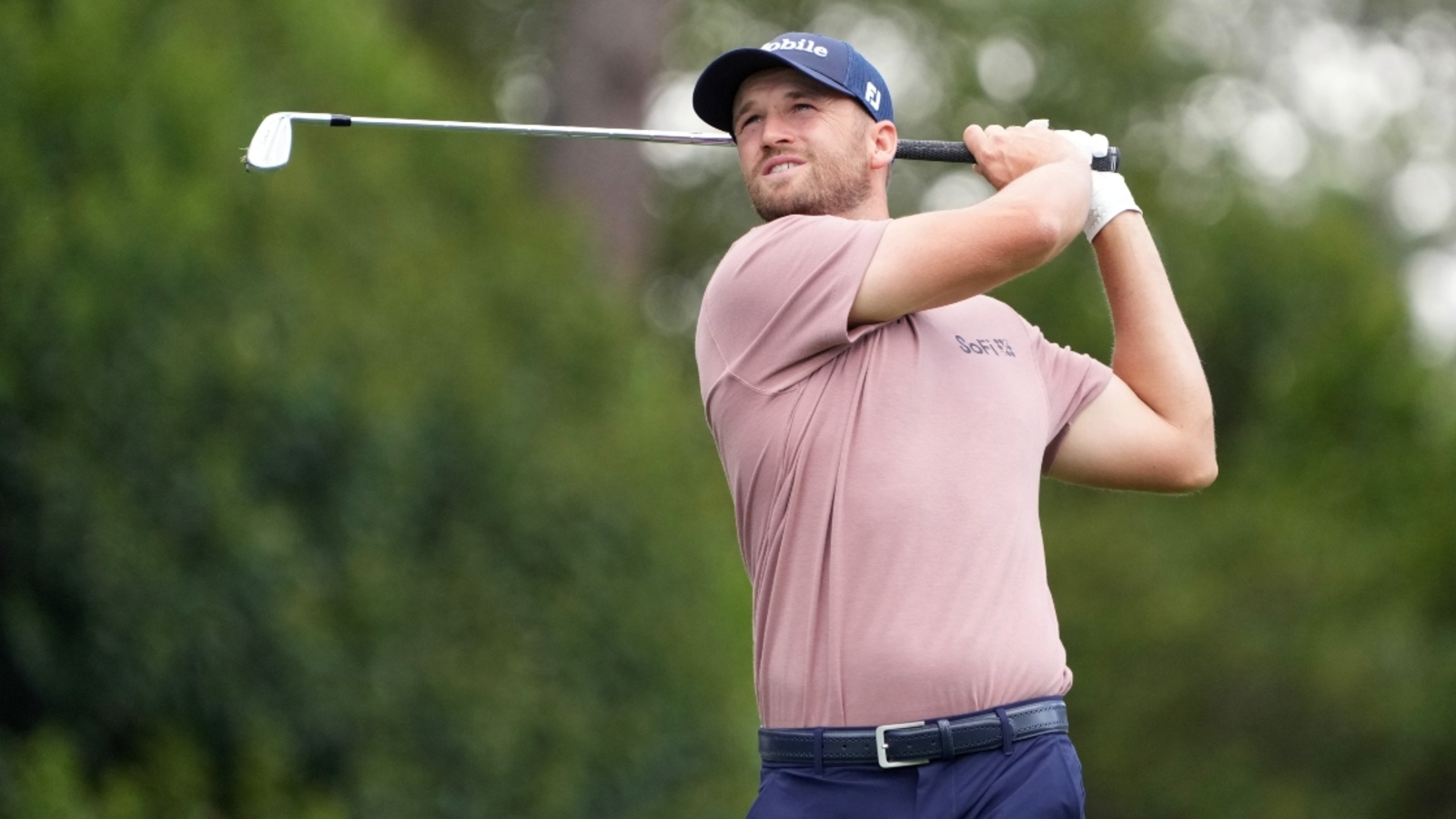 https://www.yardbarker.com/media/2/7/27afc8c8e858a7948f9c33ca17bd72cc904a542b/thumb_16x9/wyndham-clark-fires-subtle-shot-at-masters-leader-bryson-dechambeau-in-liv-golf-they-only-play-54.jpg?v=1