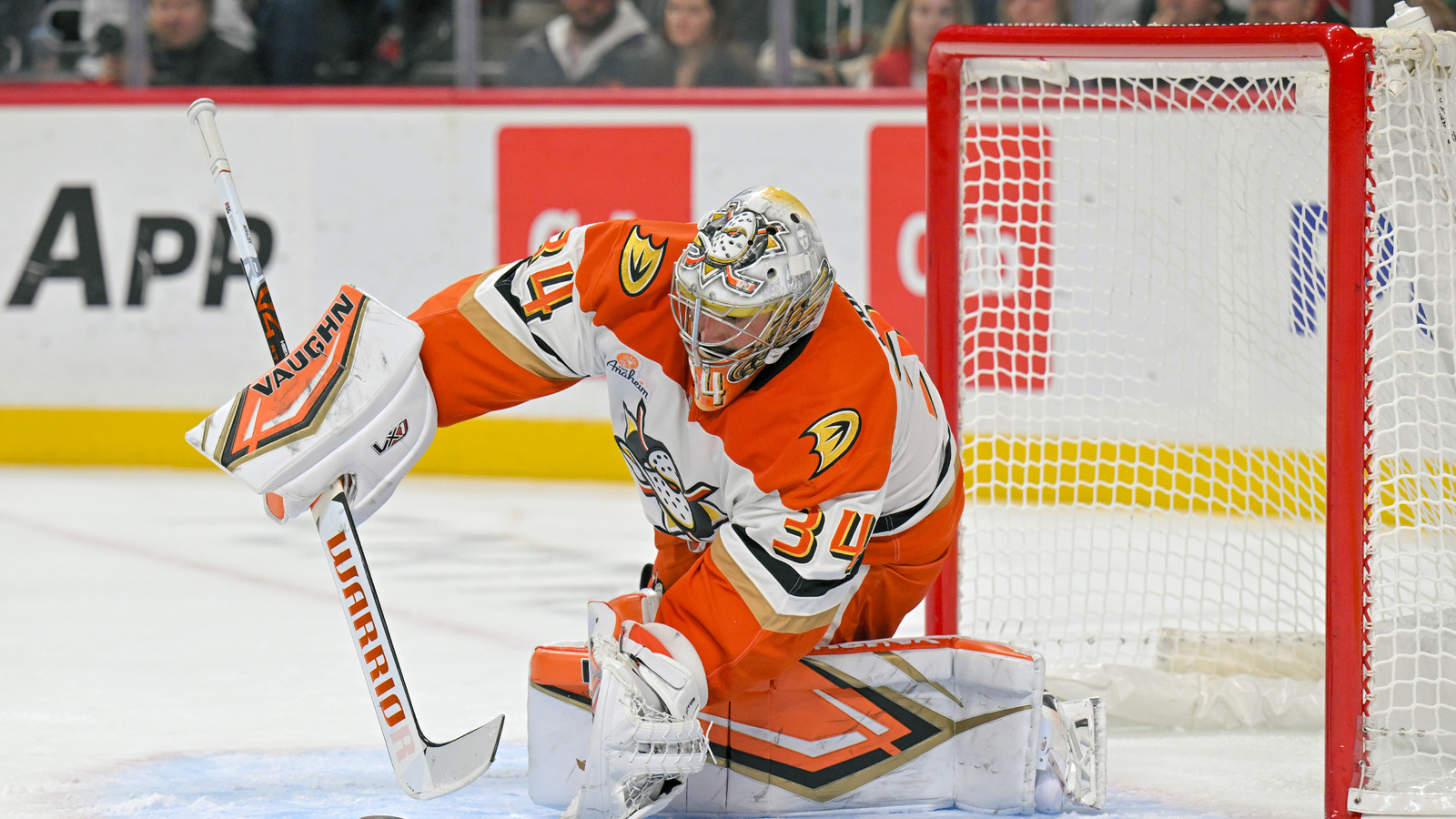 Petr Mrazek Leaves Game Against Blackhawks | Yardbarker