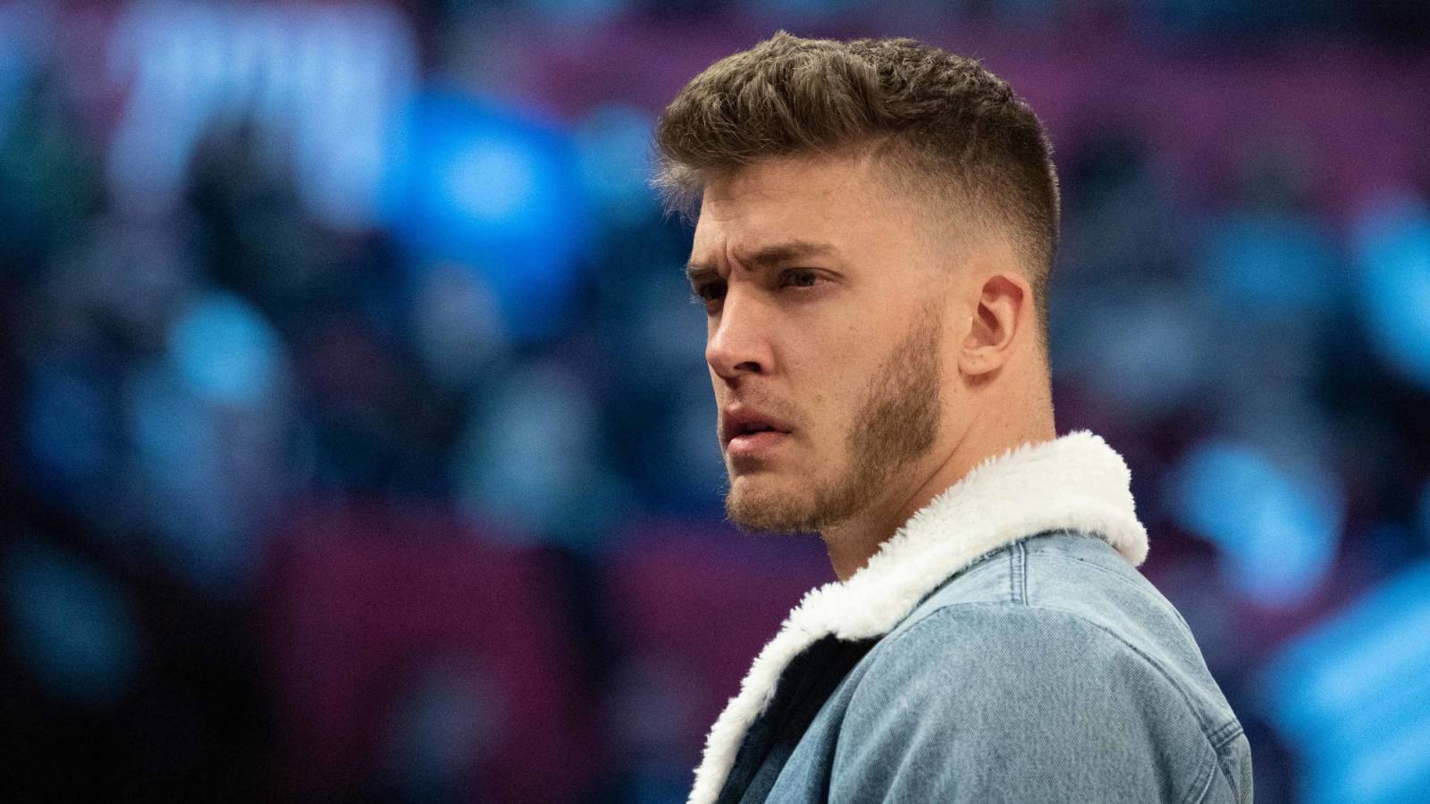 Meyers Leonard - Heat S Meyers Leonard Puts Bubble Into Perspective