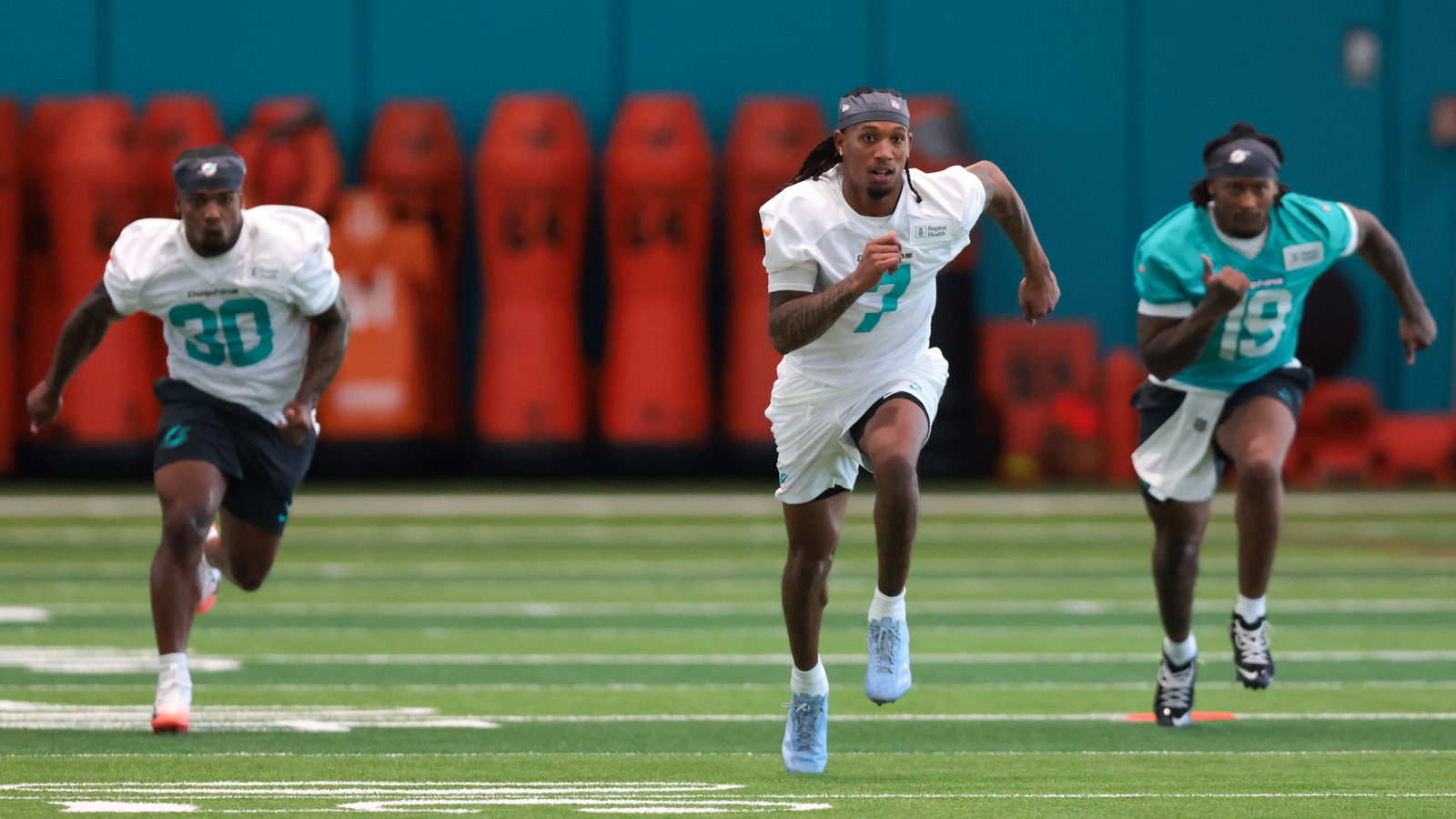 Caleb Douglas Says He's Looked Up to These Three WRs During Football Journey