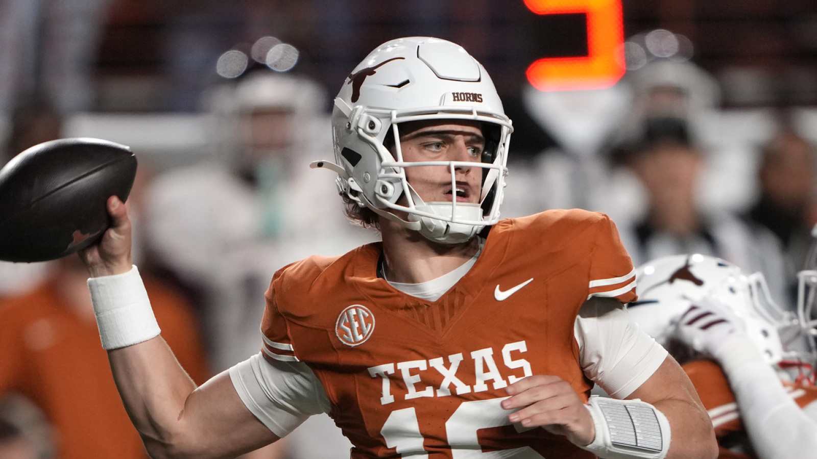 https://www.yardbarker.com/media/2/8/287f95512e746a744b62bbbcf455495528491648/thumb_16x9/cfb-week-2-top-performers-texas-arch-manning.jpg?v=1