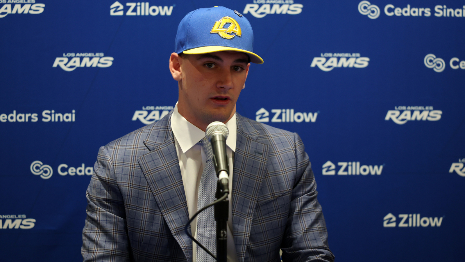 https://www.yardbarker.com/media/2/8/28a0834d1b10c4e268fcde58e5727acb655d0864/thumb_16x9/drafting-ty-simpson-reportedly-led-rams-acquiring.jpg?v=1