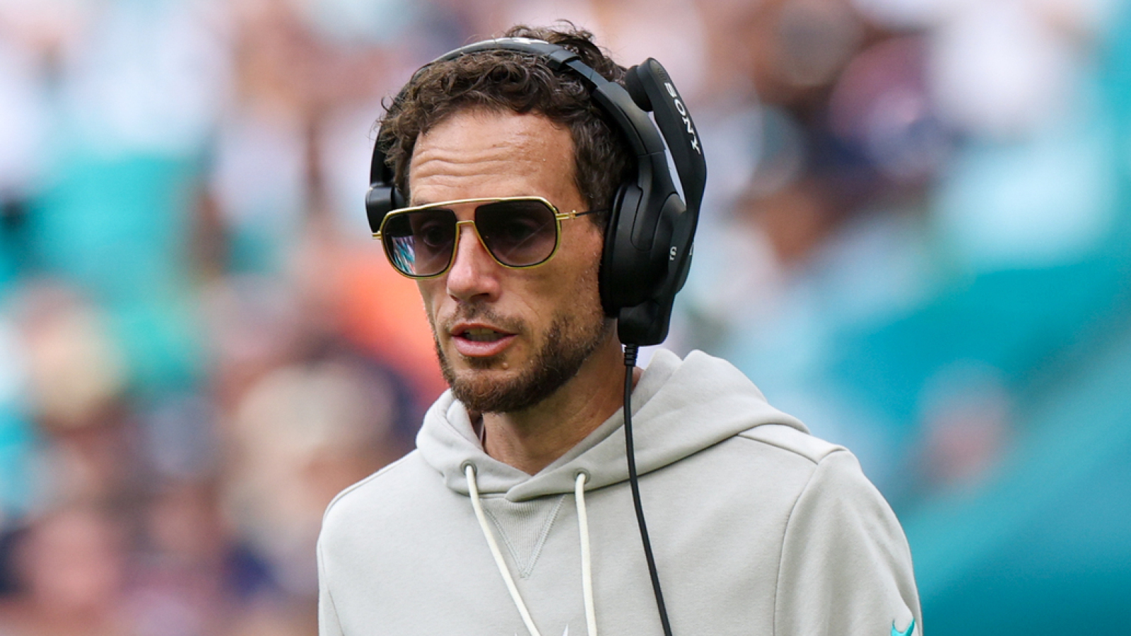 https://www.yardbarker.com/media/2/8/28a4f06c4eeba40cf3478e37111fe3bb51916f3c/thumb_16x9/mcdaniel-dolphins-amid-0-2-start-job-security.jpg?v=1