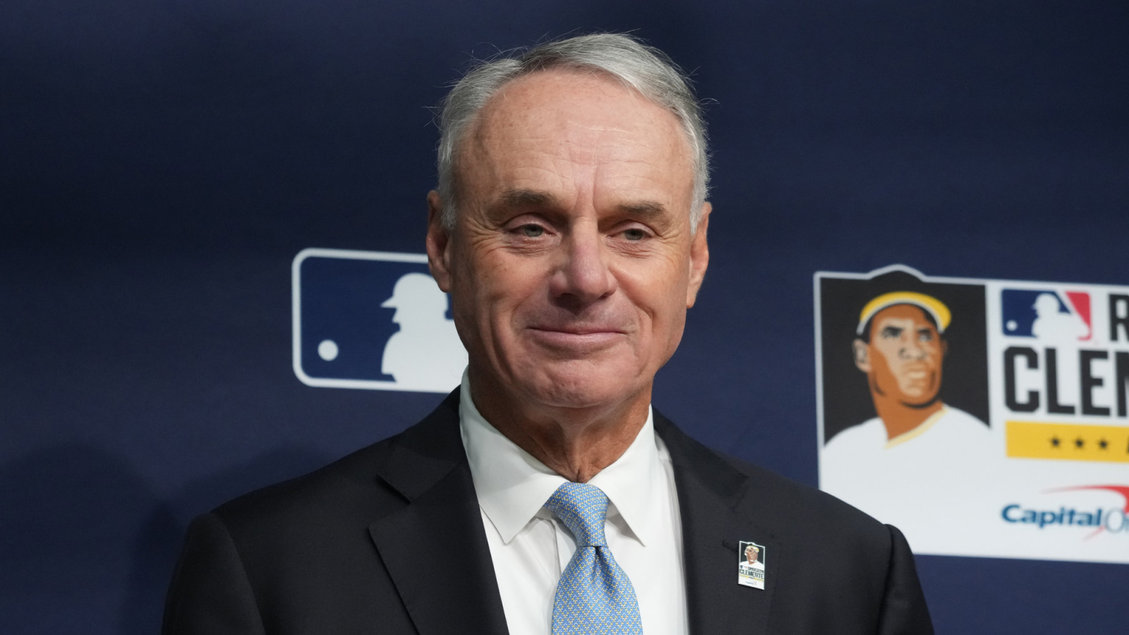 https://www.yardbarker.com/media/2/8/28a8002791553b0a0dd3683c5145423079801b91/thumb_16x9/mlb-mlbpa-statements-reveal-far-apart-sides.jpg?v=1