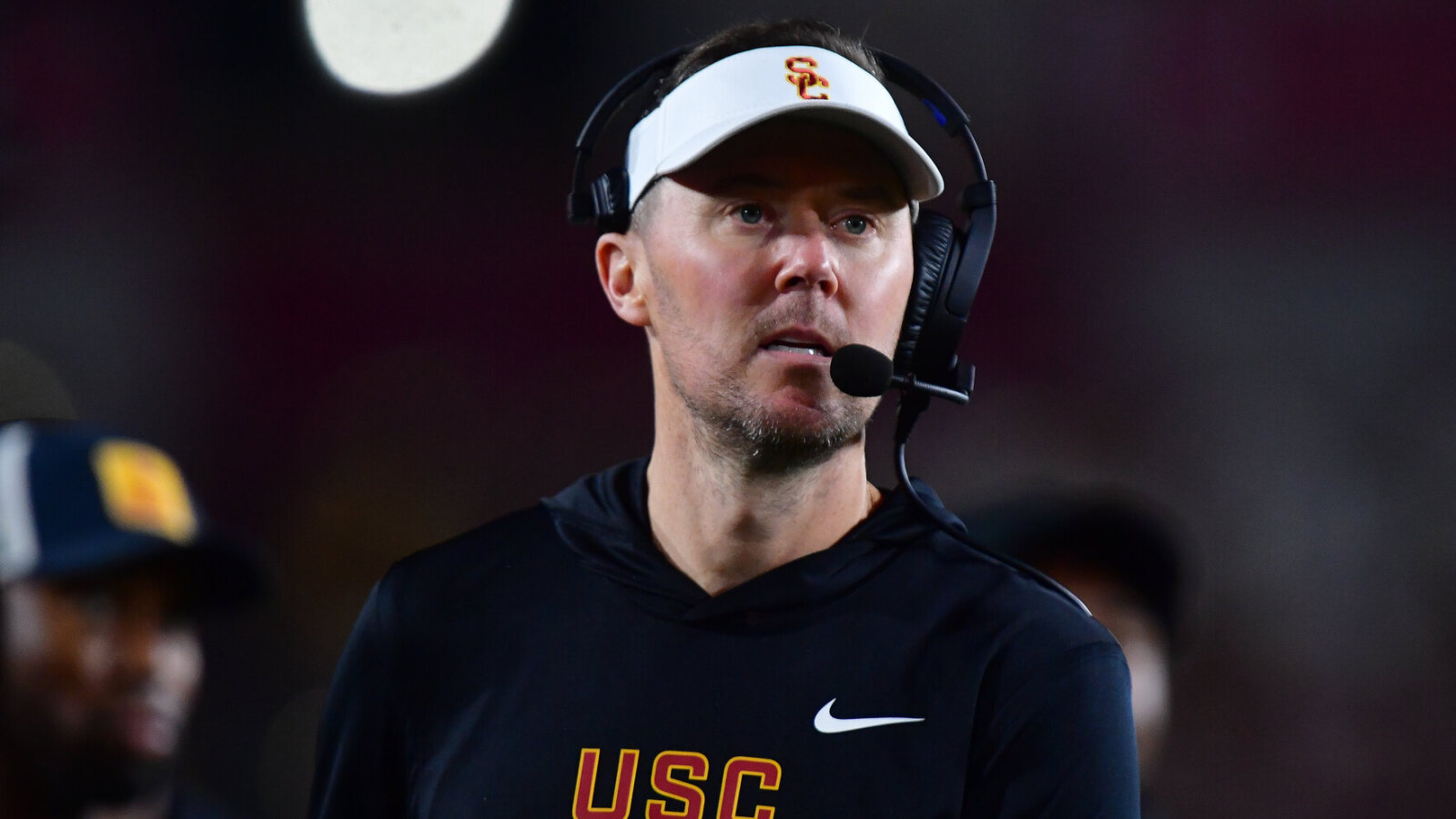 https://www.yardbarker.com/media/2/8/28c8e8764afc1b3470cad615976aa1930ad8a44c/thumb_16x9/uscs-lincoln-riley-wants-trojans-understand.jpg?v=1